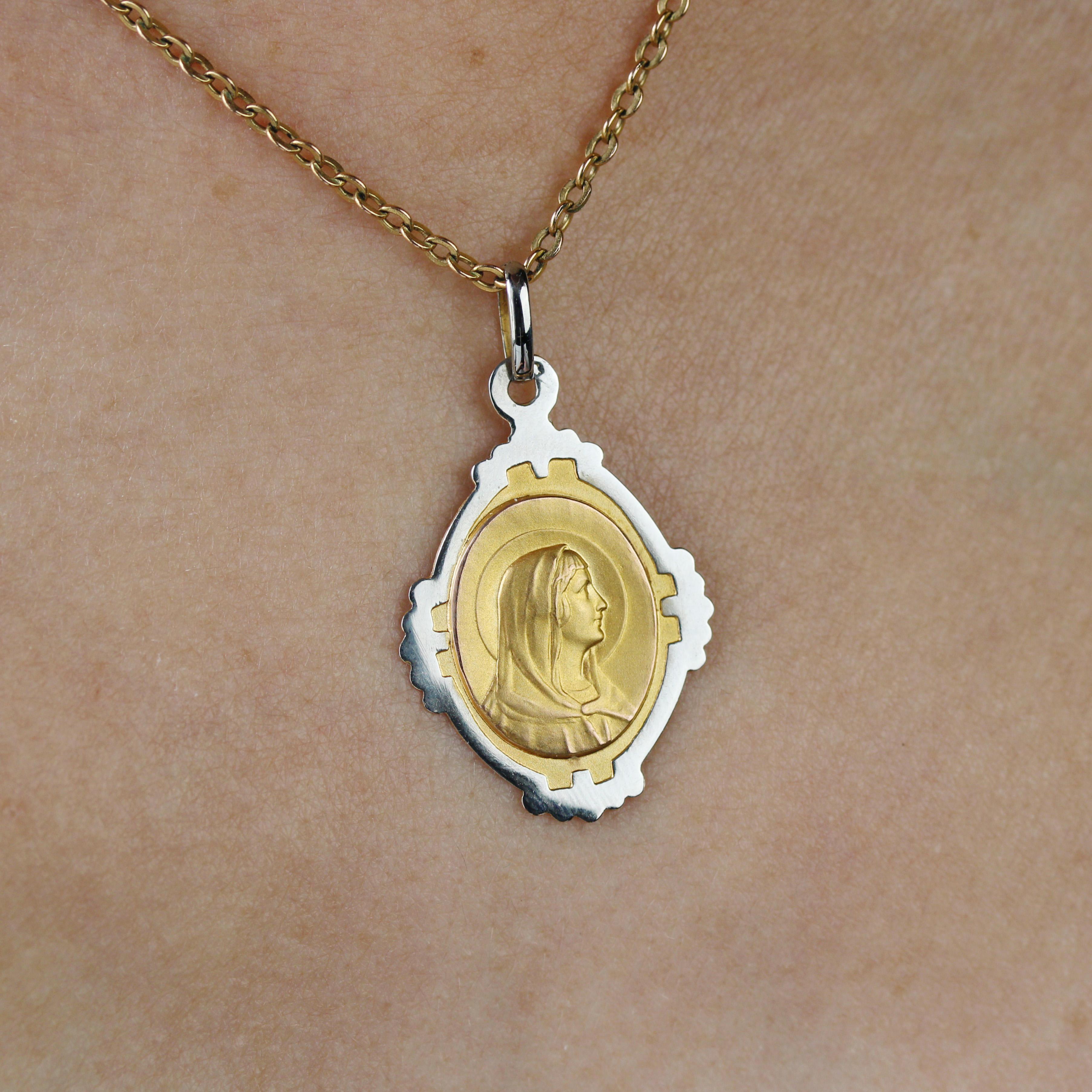 Pendentif Médaille de la Vierge en or jaune blanc 18 carats Art déco français des années 1930 en vente 2