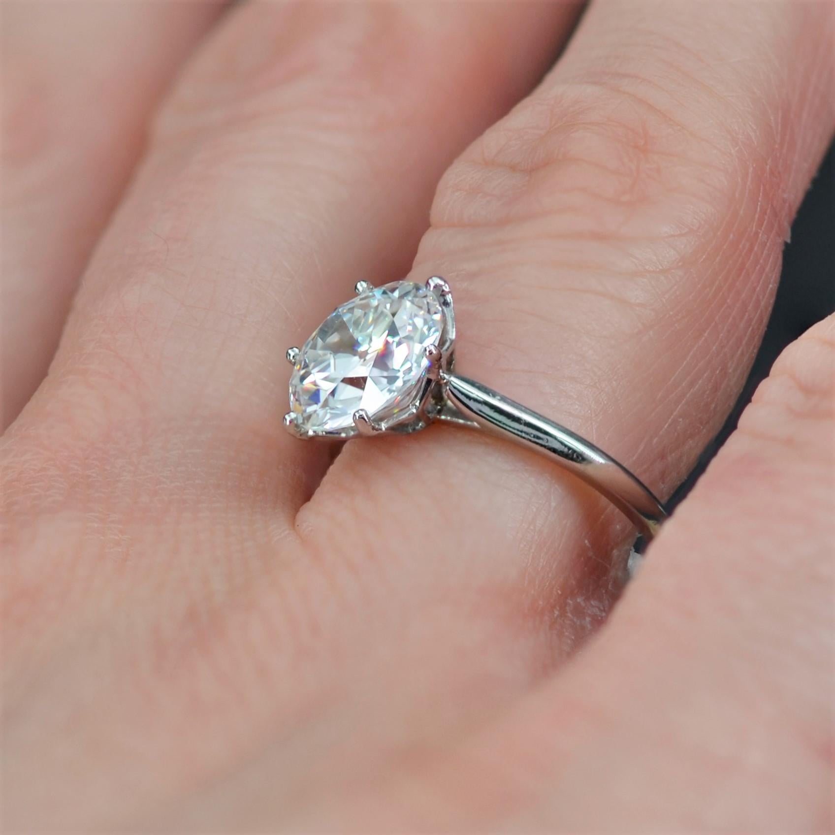 French 1930s Art Deco 2.79 Carat G.VS Diamond Platinum Solitaire Ring For Sale 6