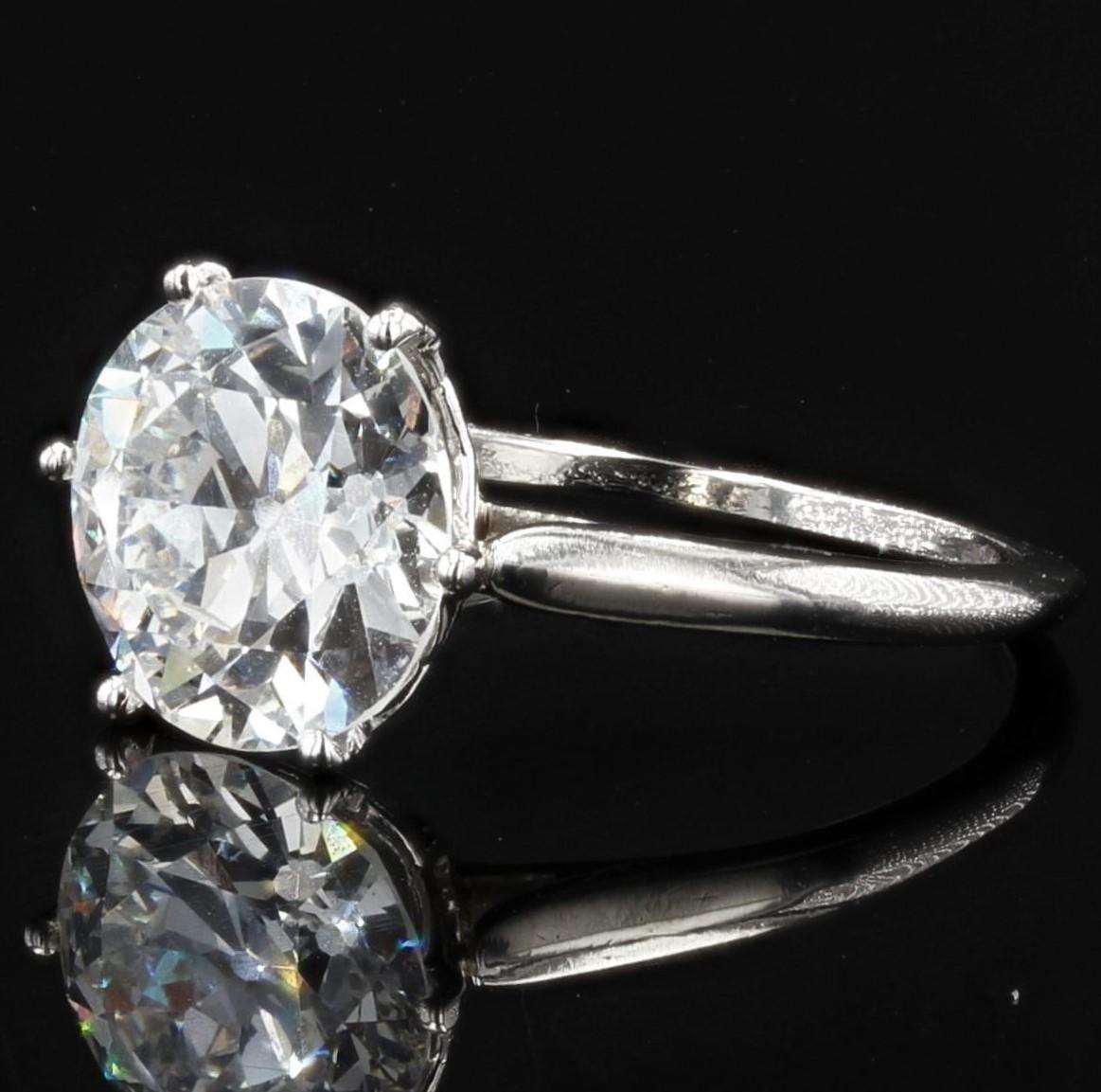 French 1930s Art Deco 2.79 Carat G.VS Diamond Platinum Solitaire Ring For Sale 1