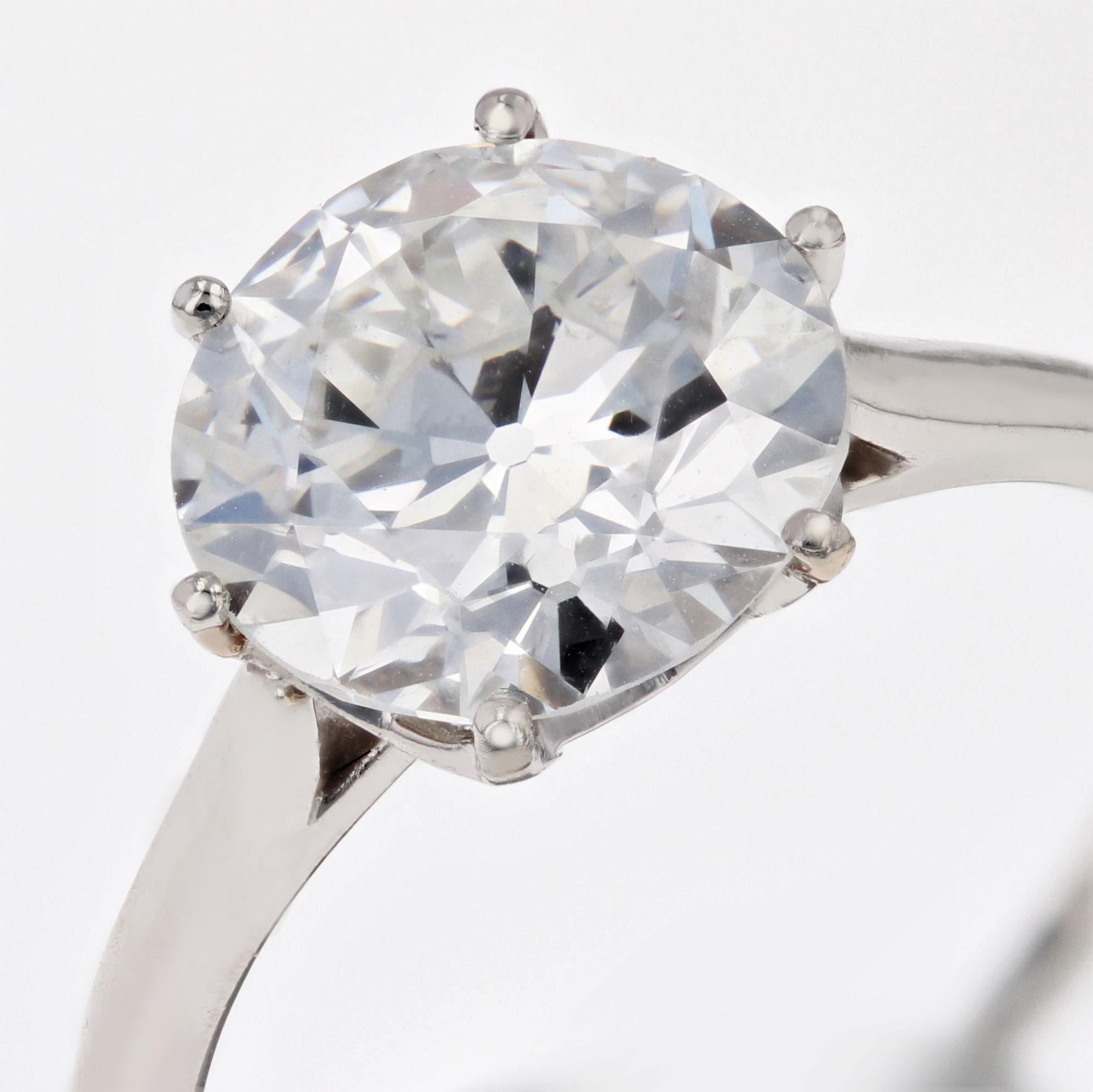 French 1930s Art Deco 2.79 Carat G.VS Diamond Platinum Solitaire Ring For Sale 3