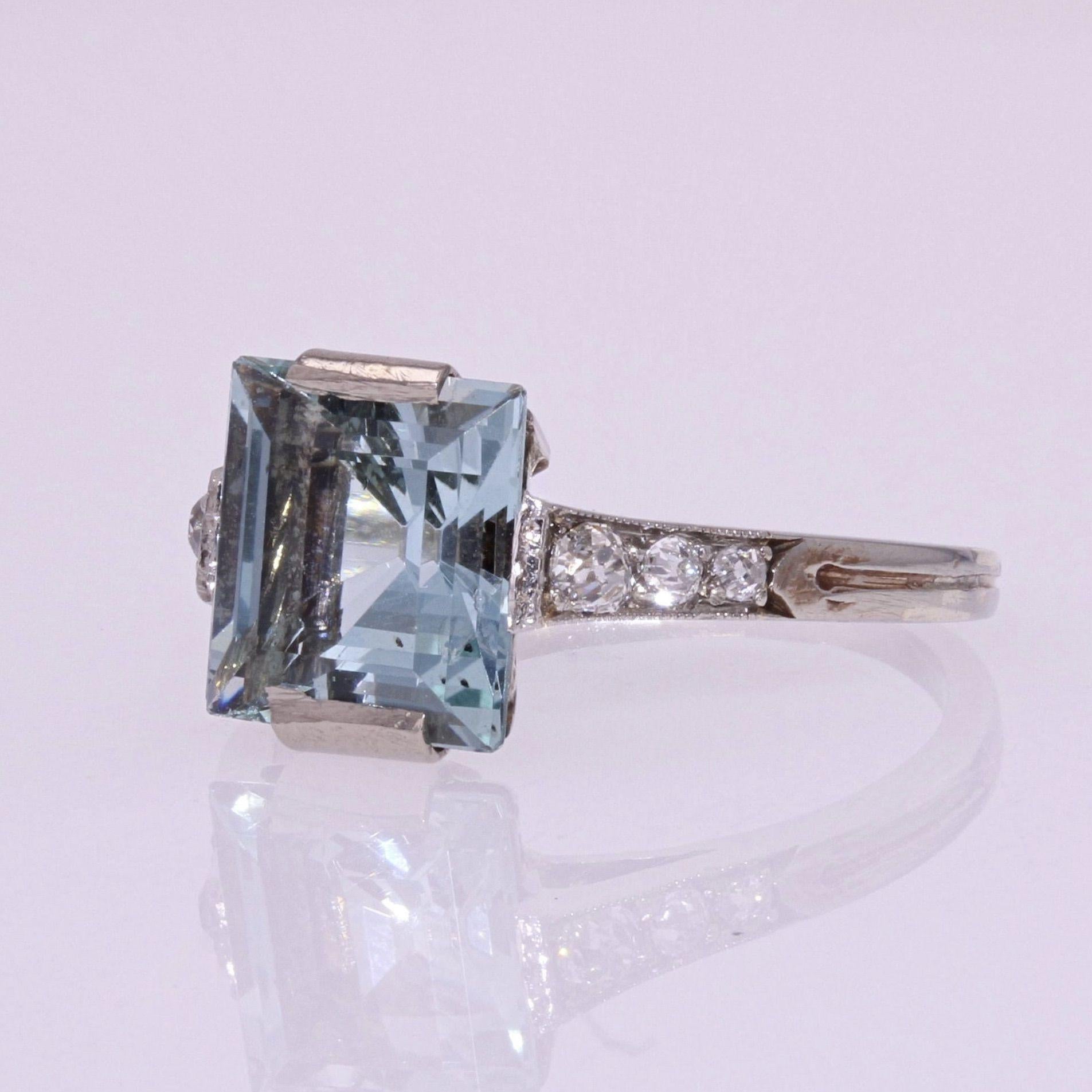 Women's French 1930s Art Deco Aquamarine Diamonds 18 Karat White Gold Ring