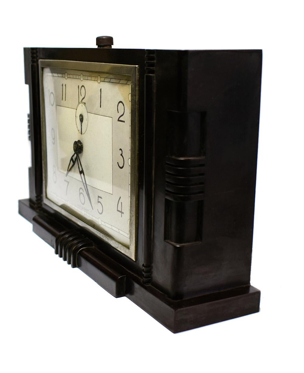 Impressive 1930s Art Deco Bakelite table or mantel clock. Great geometric bakelite case . As with all of our clocks this is in full working order. Condition is good with no damage to note.