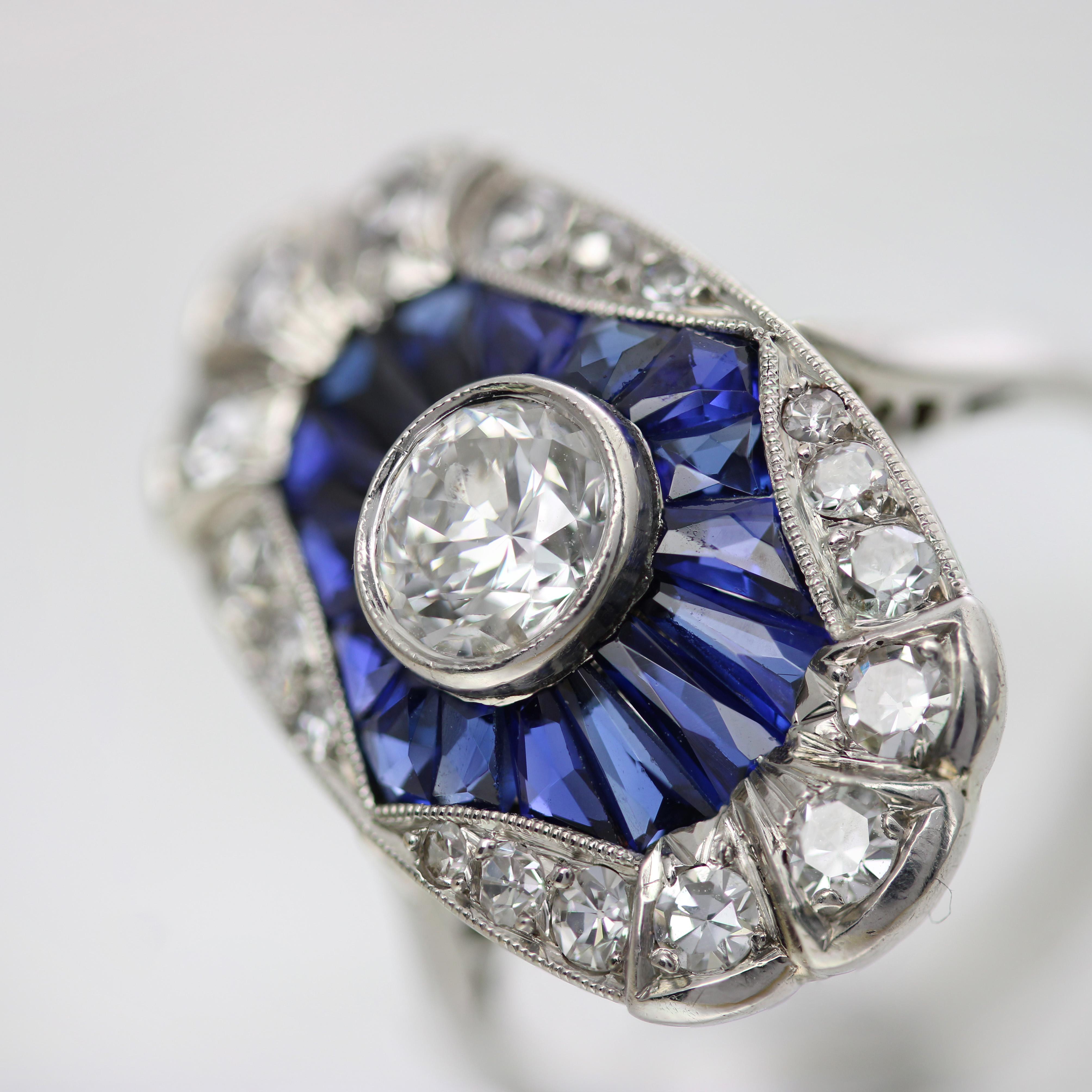 French 1930s Art Deco Calibrated Sapphires Diamonds Platinum Ring For Sale 5