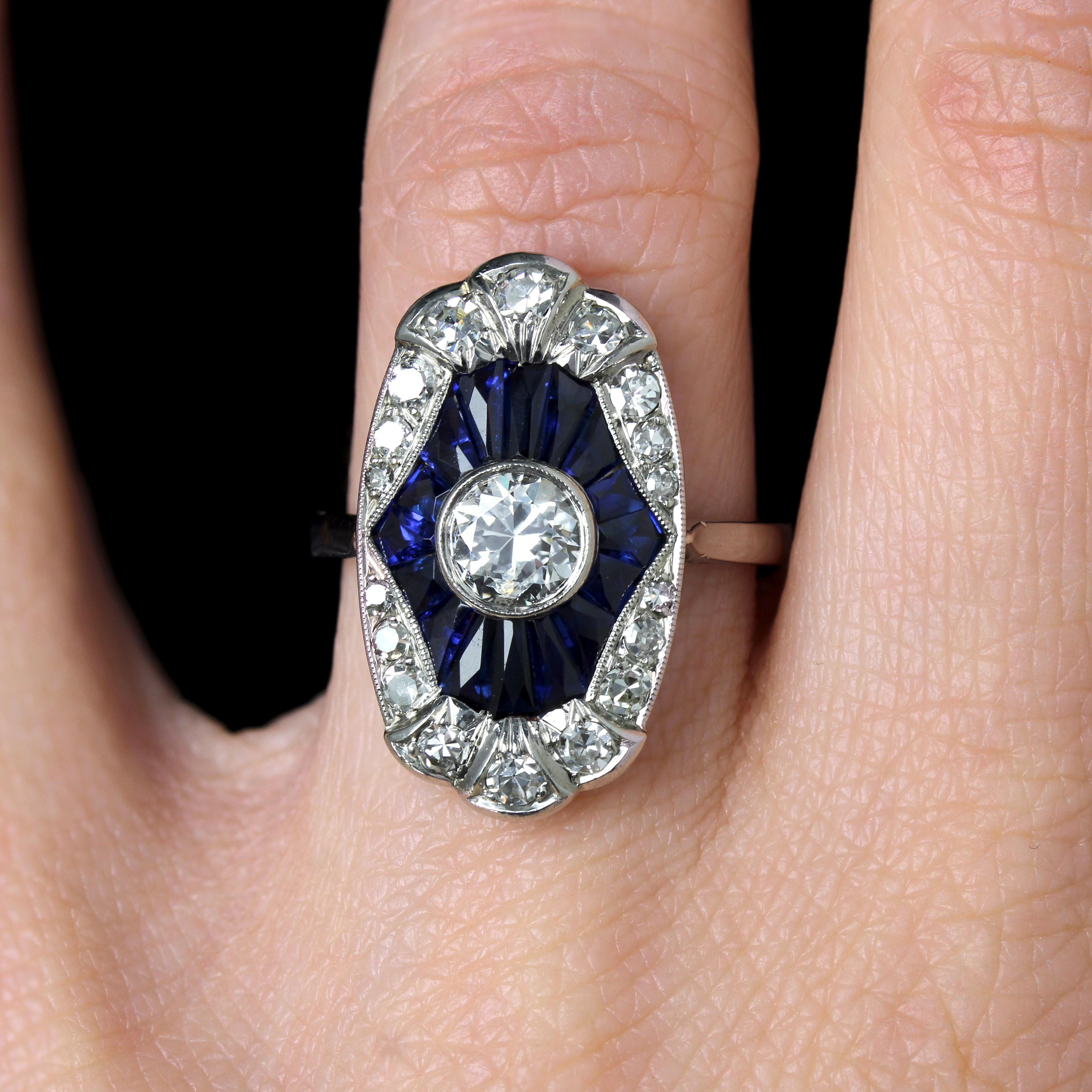 French 1930s Art Deco Calibrated Sapphires Diamonds Platinum Ring For Sale 1