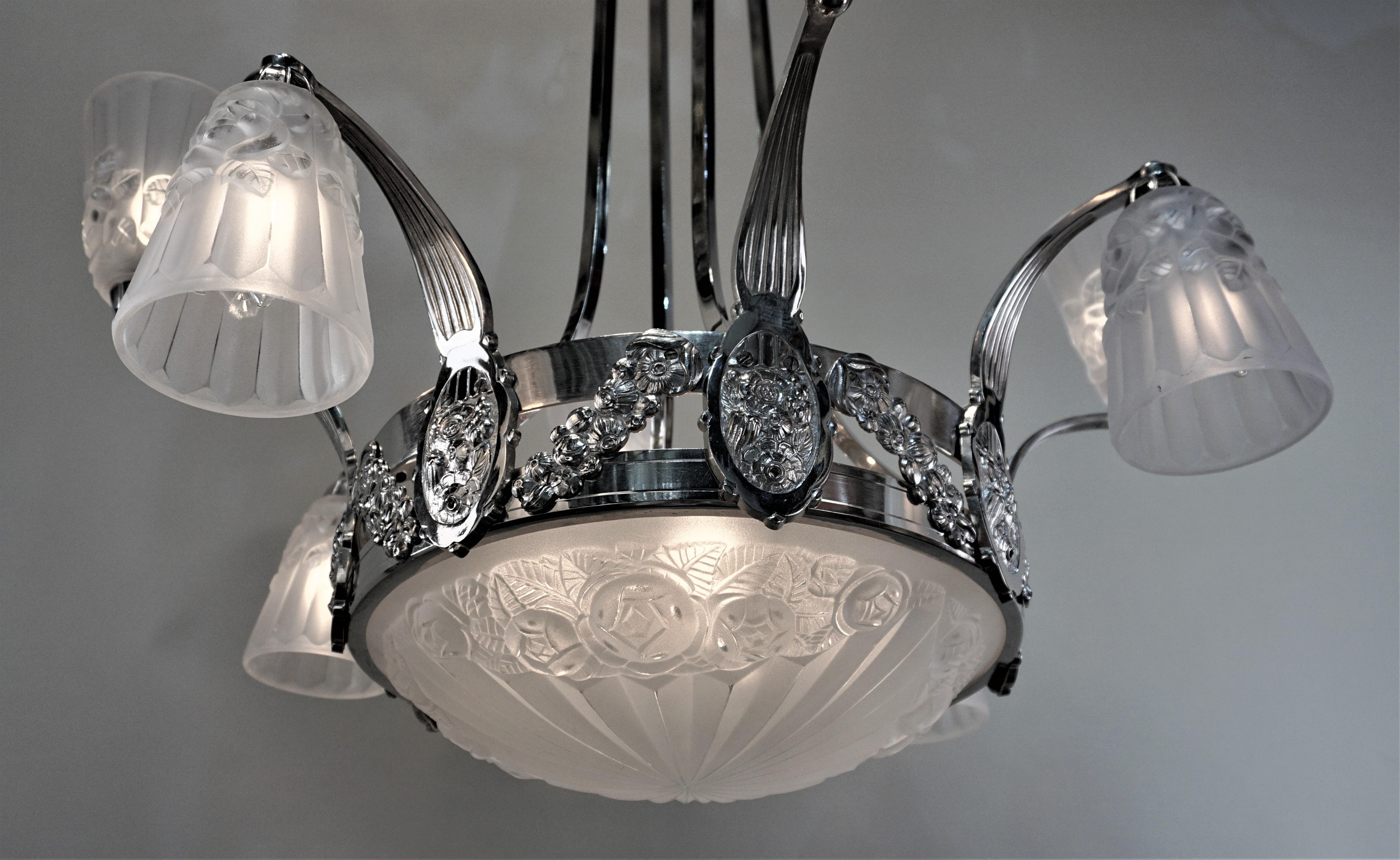 French 1930s Art Deco Chandelier by Degue In Good Condition In Fairfax, VA