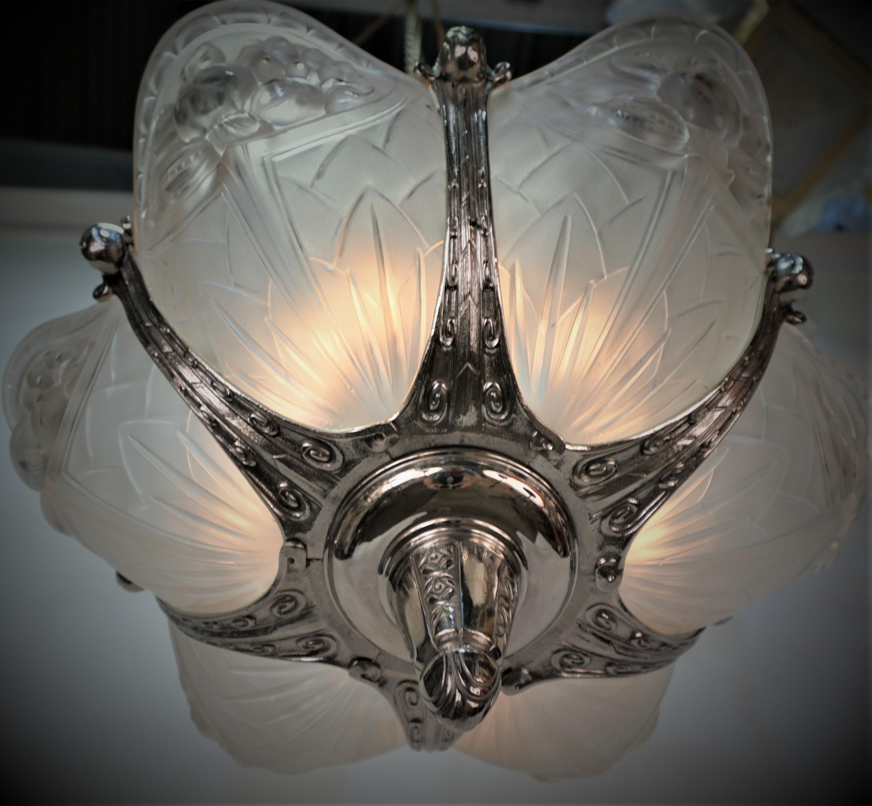French 1930's Art Deco Chandelier by P. Gilles For Sale 1