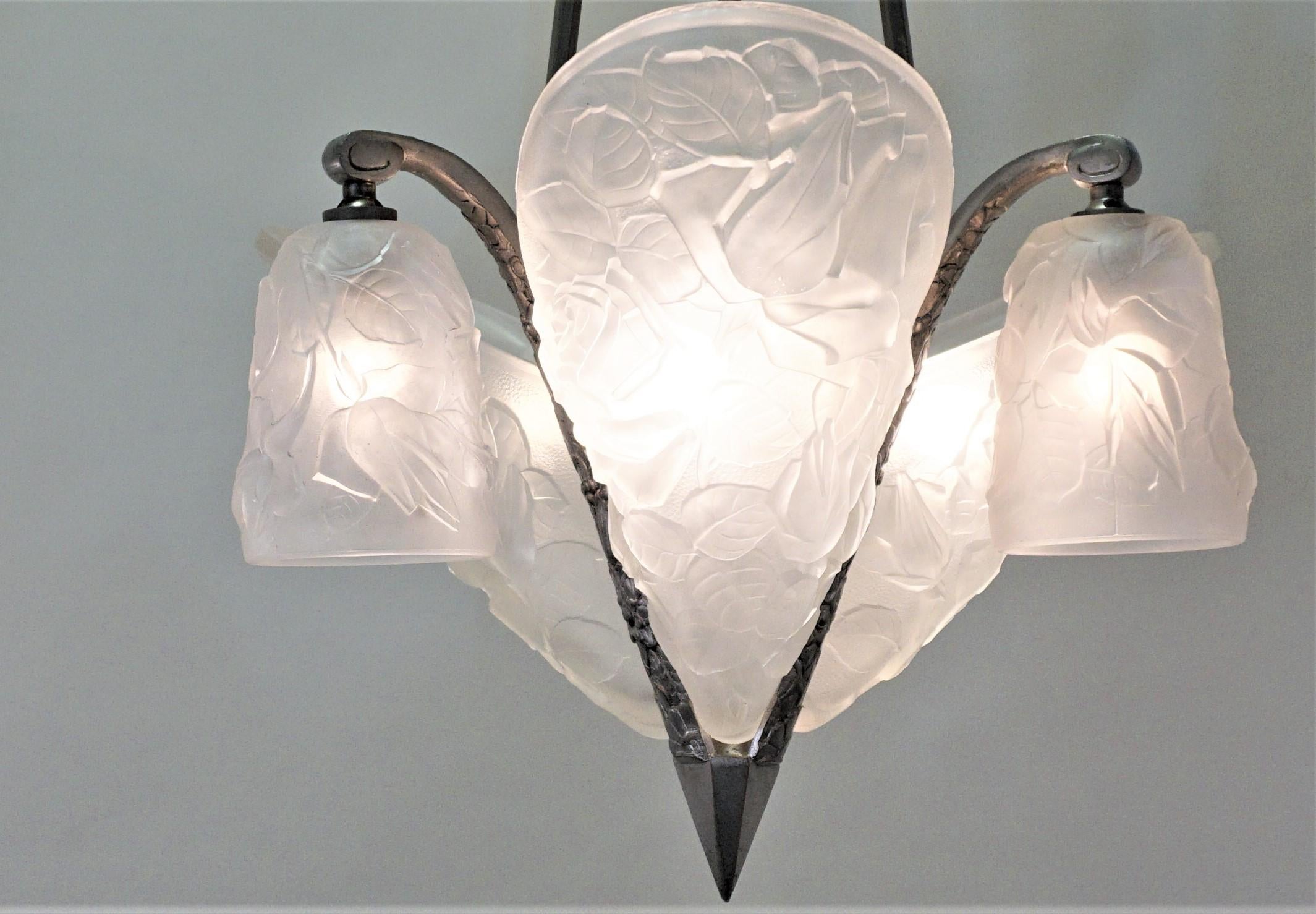 French 1930s Art Deco Chandelier In Good Condition For Sale In Fairfax, VA