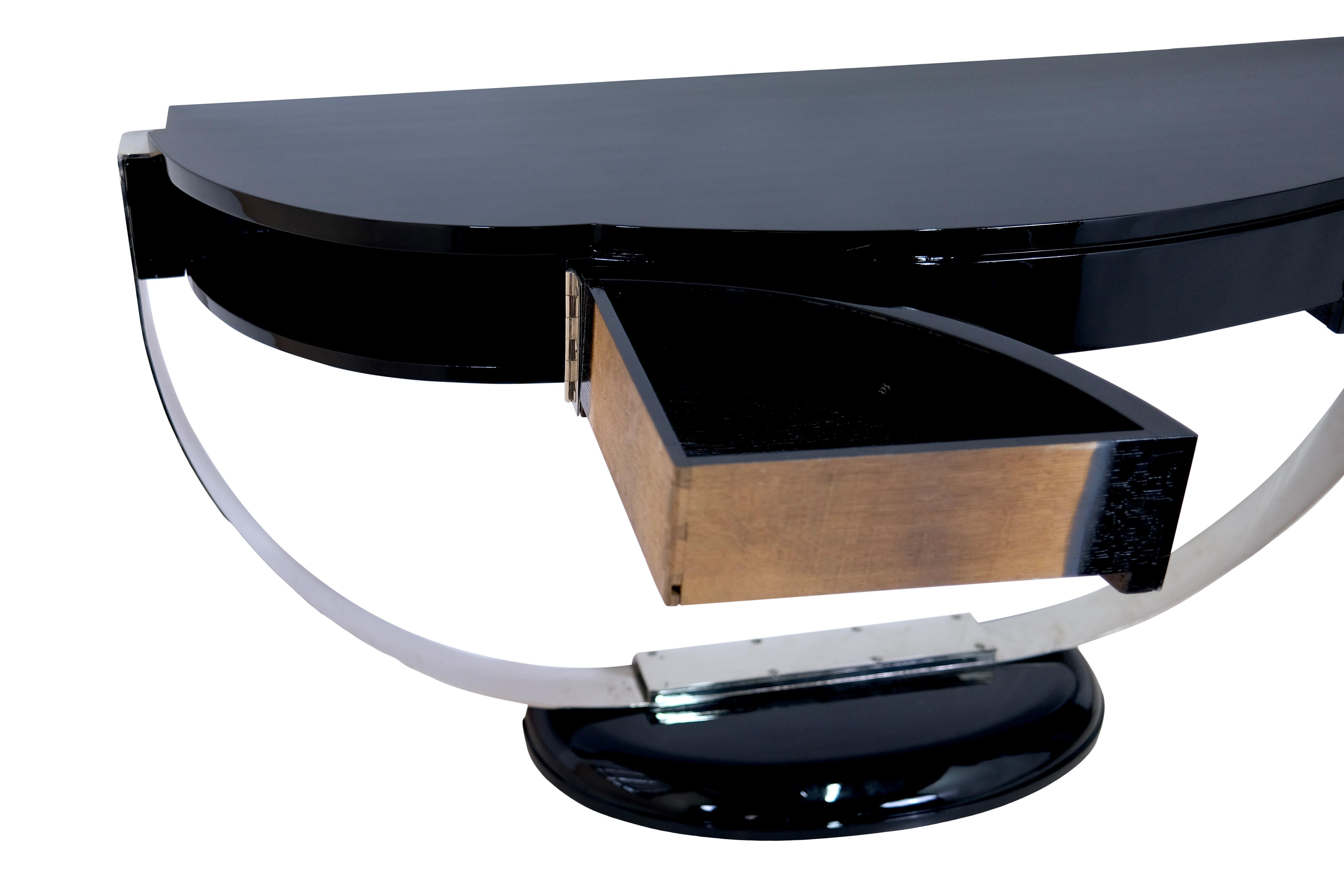 Polished French 1930s Art Deco Console Table in Black Lacquer and Chromed Metal Brace For Sale