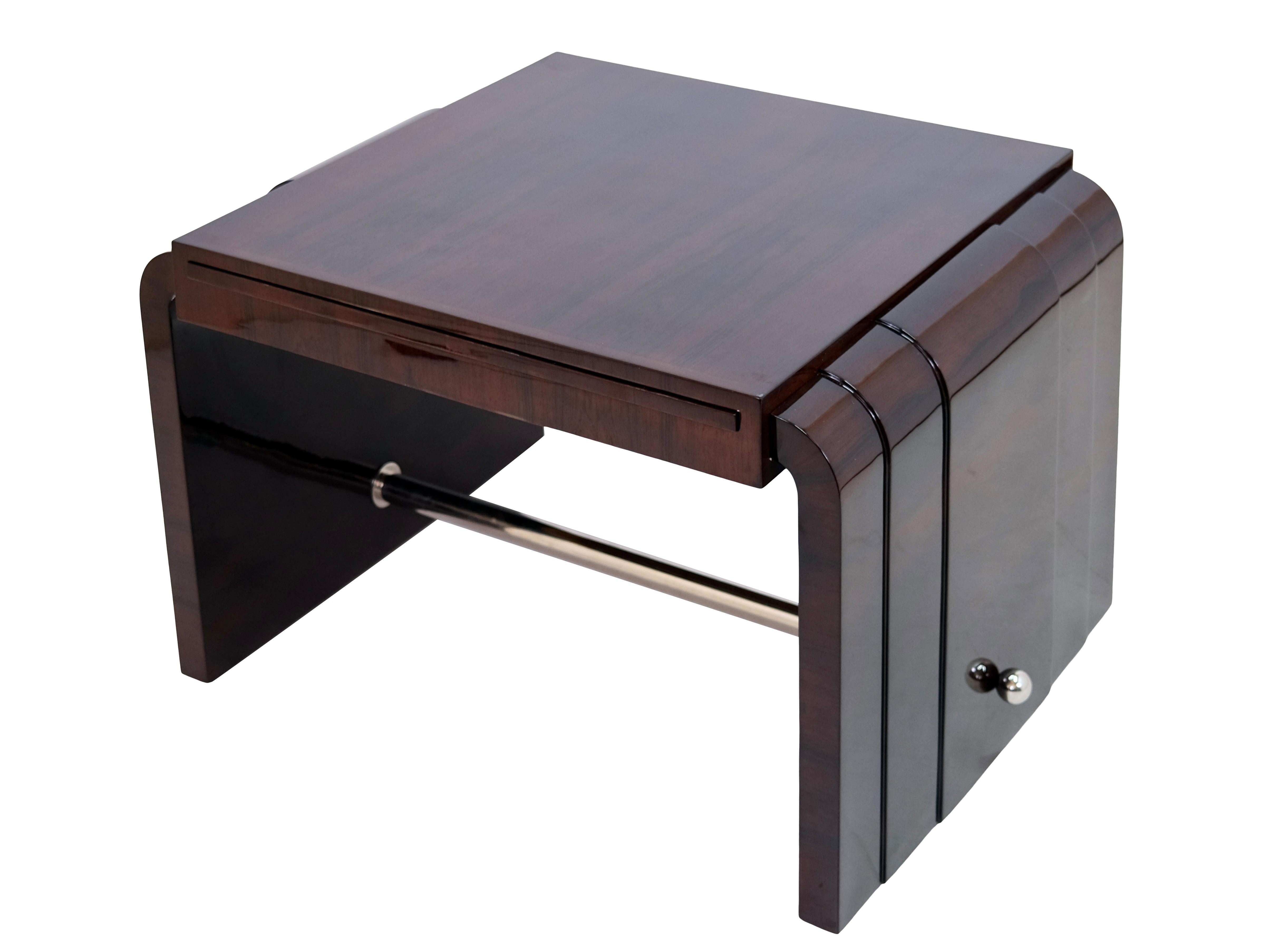 Couch table / side table with extensions
Probably ash burl wood, high gloss Lacquer 
Metal rod

Original Art Deco, France 1930s 

Dimensions:
Width: 93 cm
Height: 61 cm 
Depth: 75 cm.