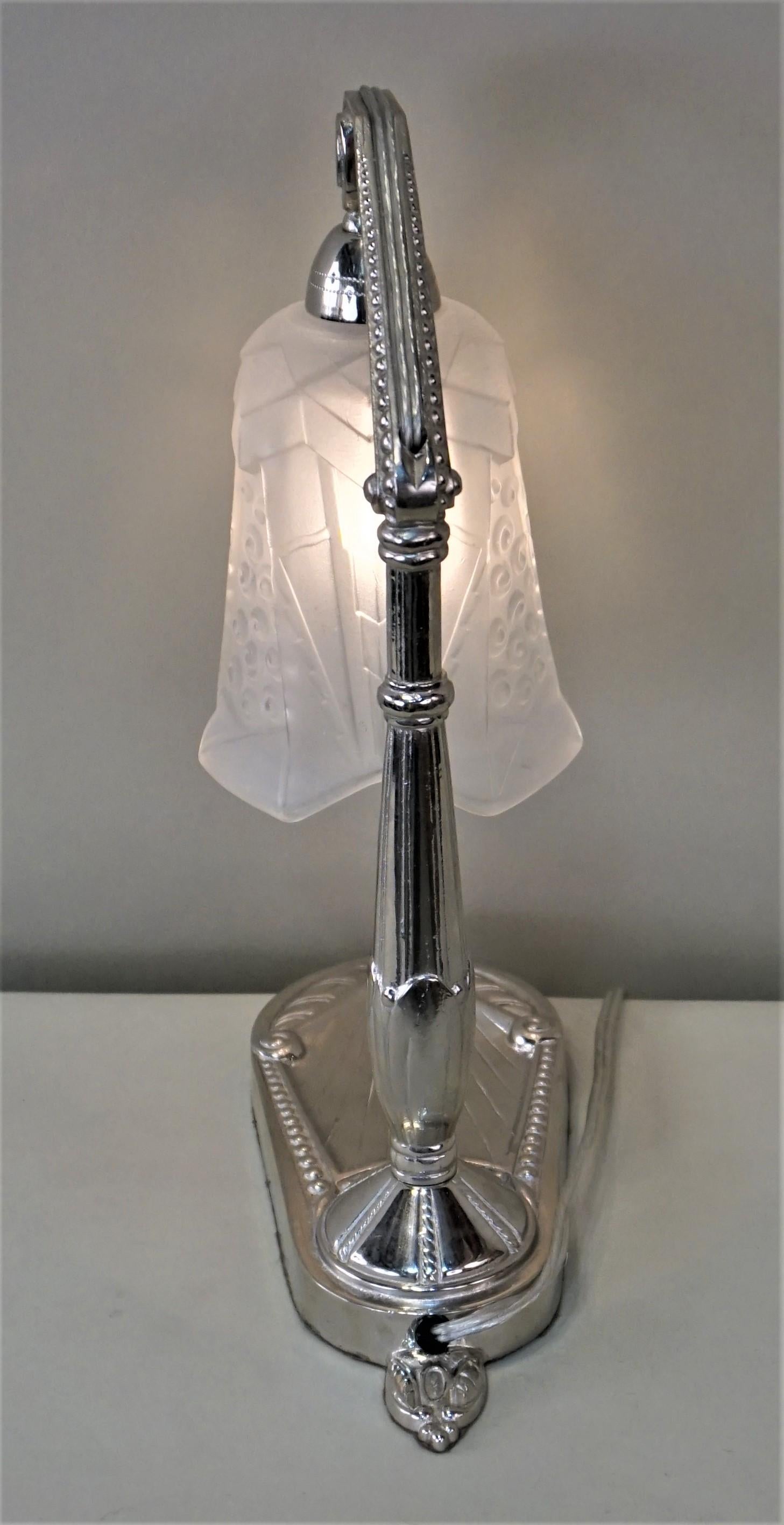 Milieu du XXe siècle Lampe de bureau / de table Art Déco française des années 1930 en vente