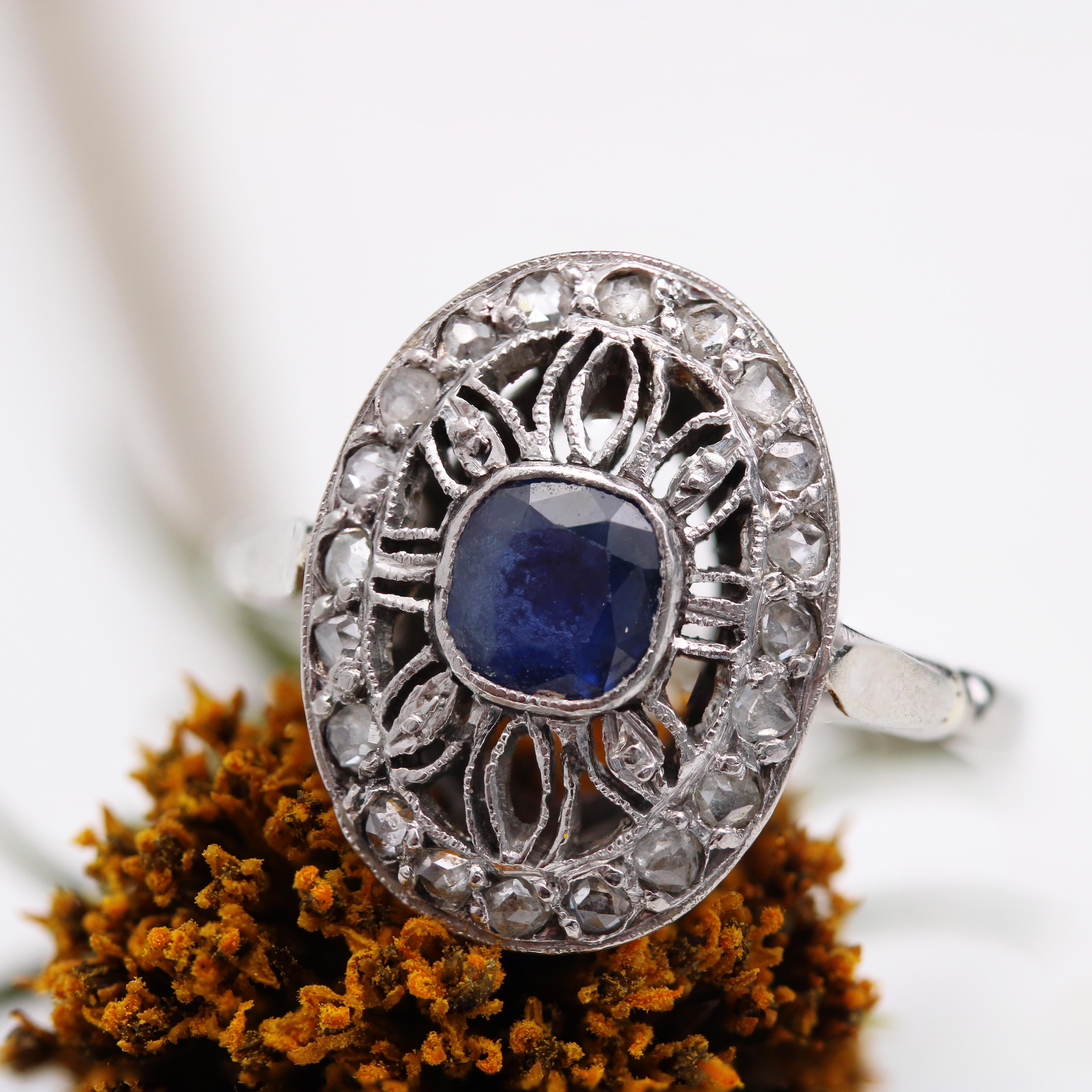 French 1930s Art Deco Diamond Sapphires Platinum Ring In Good Condition For Sale In Poitiers, FR