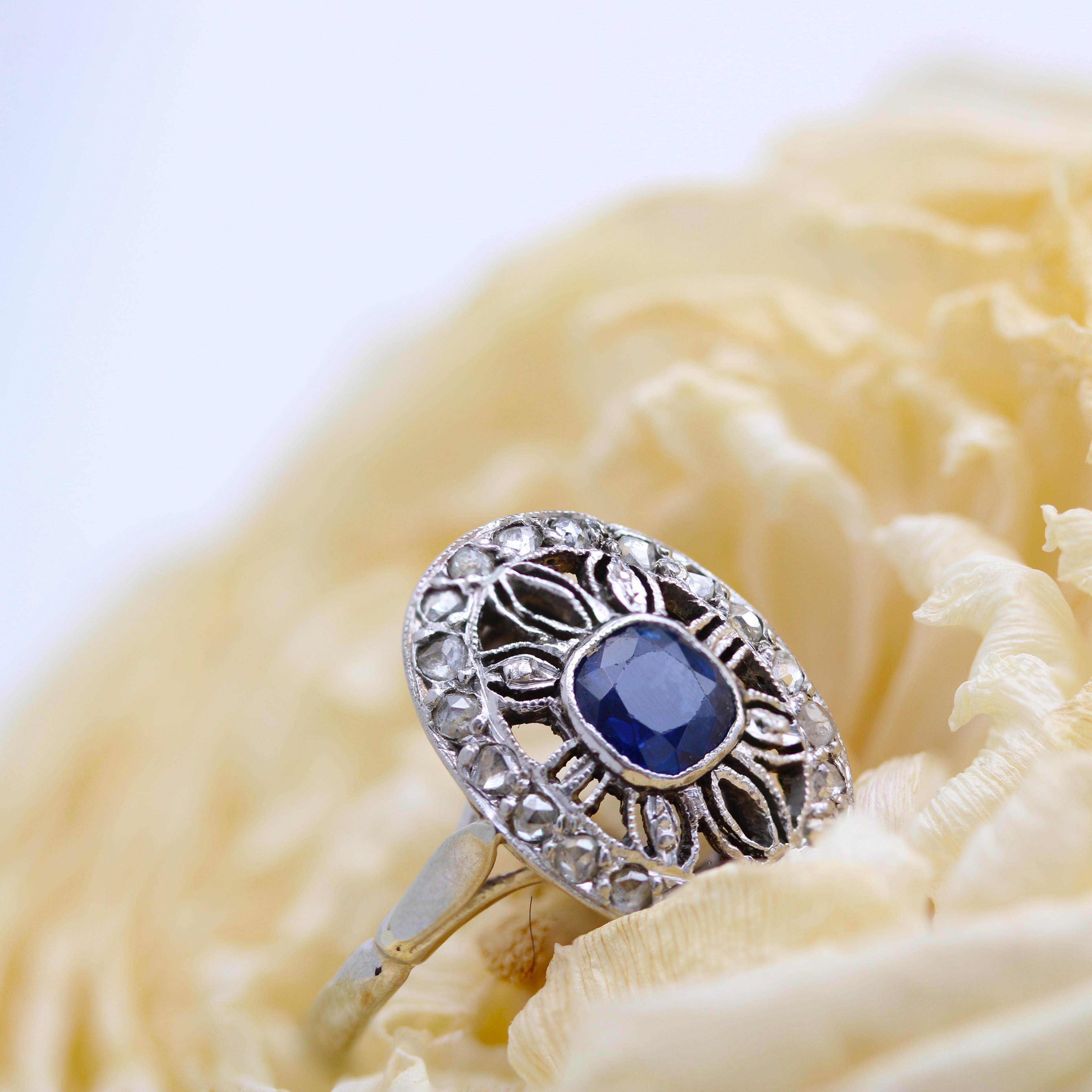 French 1930s Art Deco Diamond Sapphires Platinum Ring For Sale 3