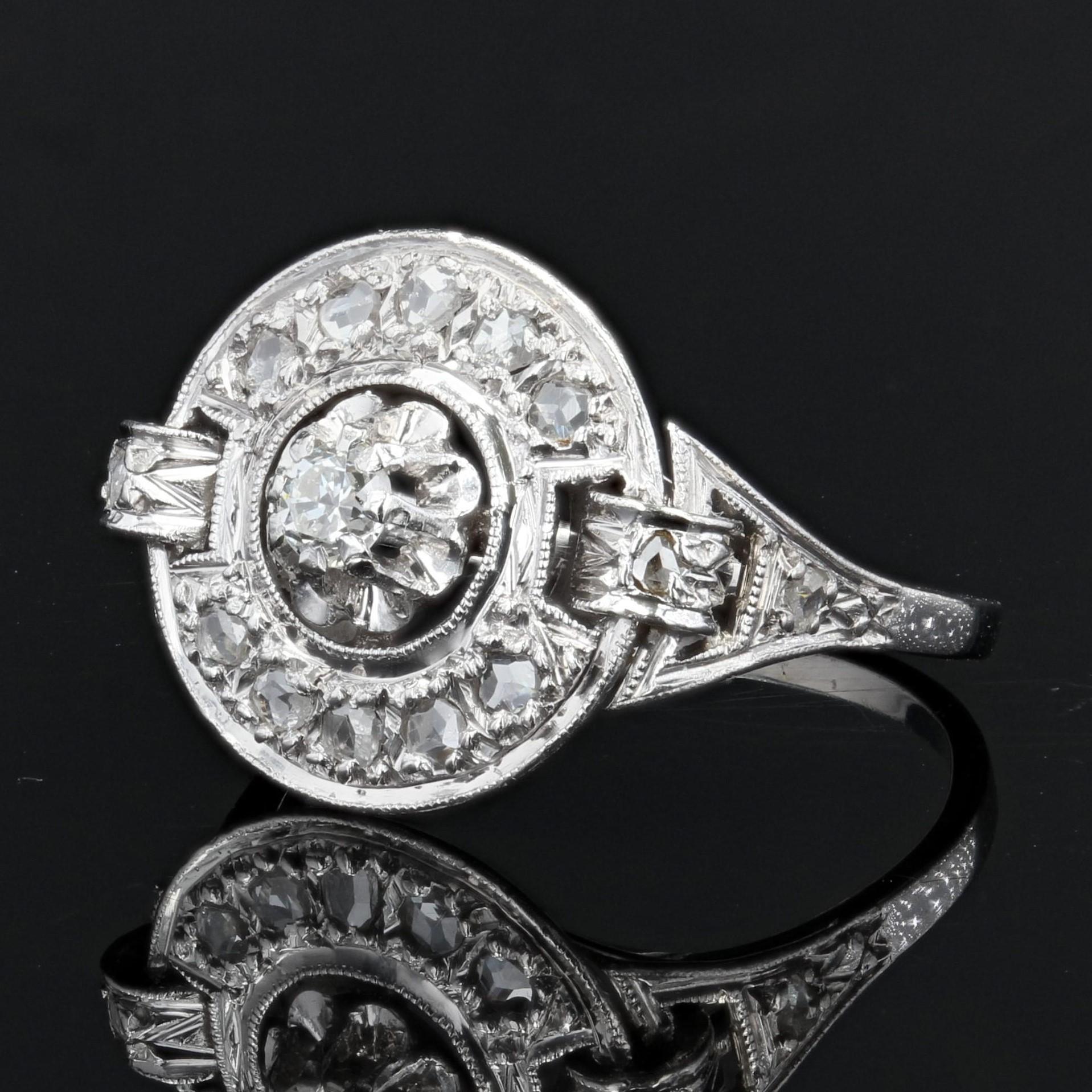 French 1930s Art Deco Diamonds 18 Karat White Gold Platinum Ring In Good Condition For Sale In Poitiers, FR