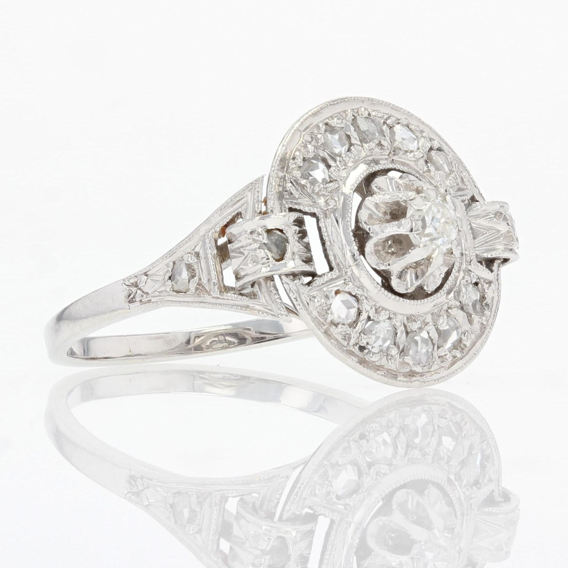 French 1930s Art Deco Diamonds 18 Karat White Gold Platinum Ring For Sale 3