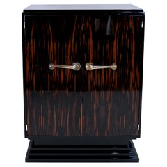 Buffet haut Art Déco français des années 1930 en Makassar et laque noire sur socle à étages