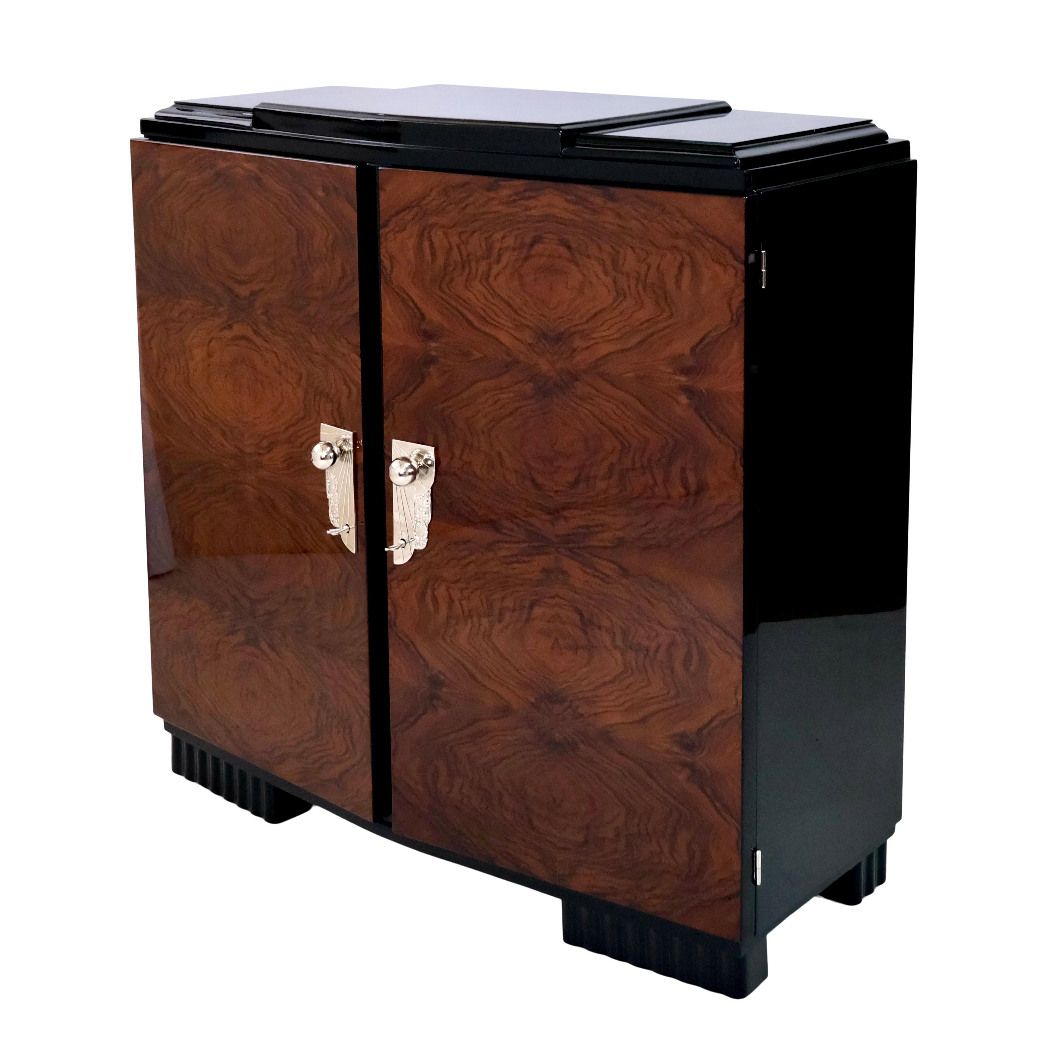 Mid-20th Century French, 1930s Art Deco Highboard with Nutwood Veneer and Black Lacquer Body