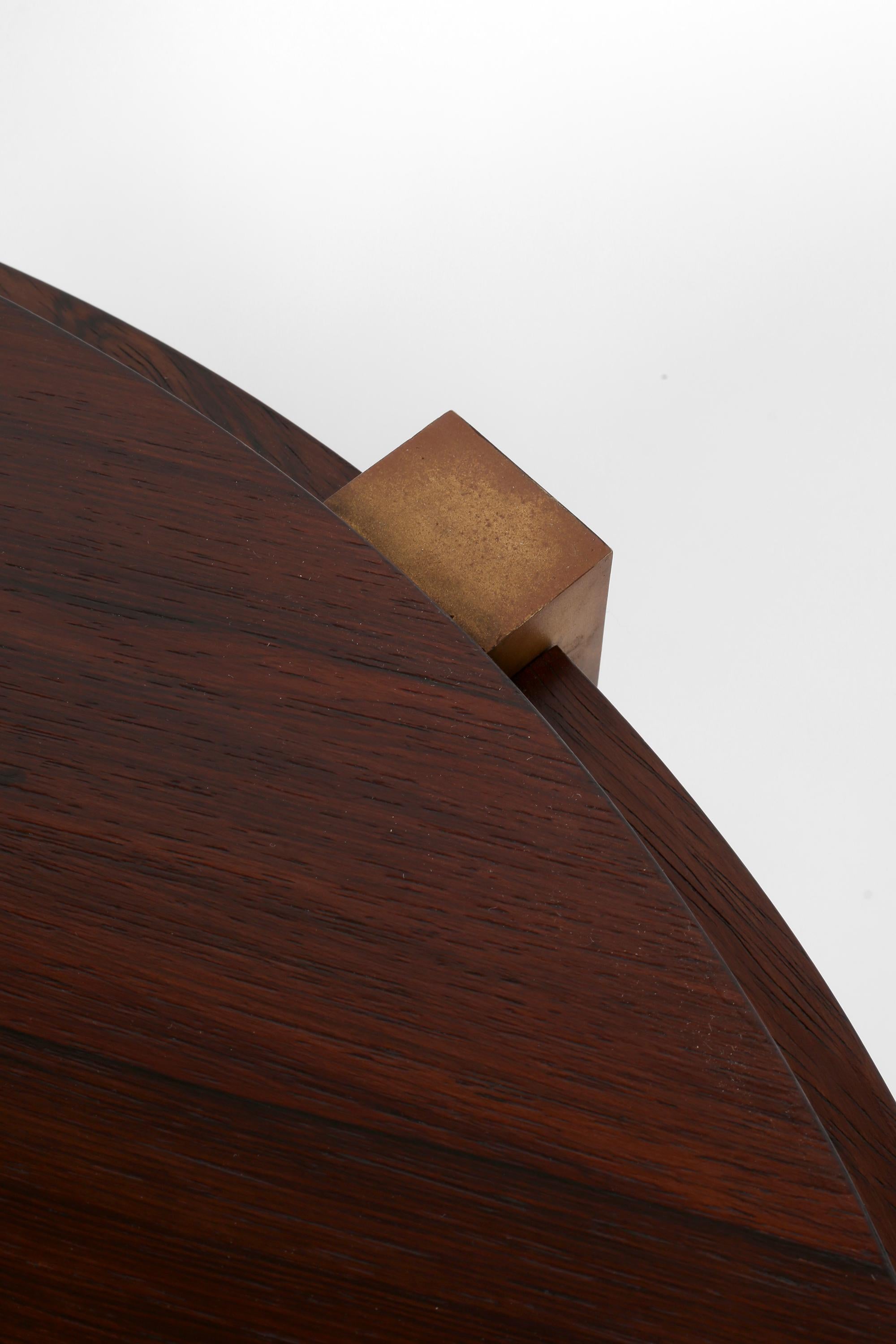 Französisch 1930er Art Deco Jacques Adnet Attr. Beistelltisch aus Rosenholz und Bronze im Angebot 7