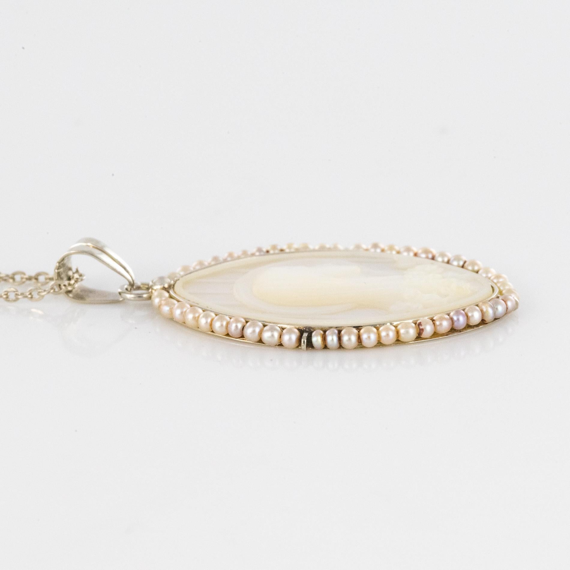 French 1930s Art Deco Mother of Pearl Natural Pearl 18 Karat White Gold Medal For Sale 7