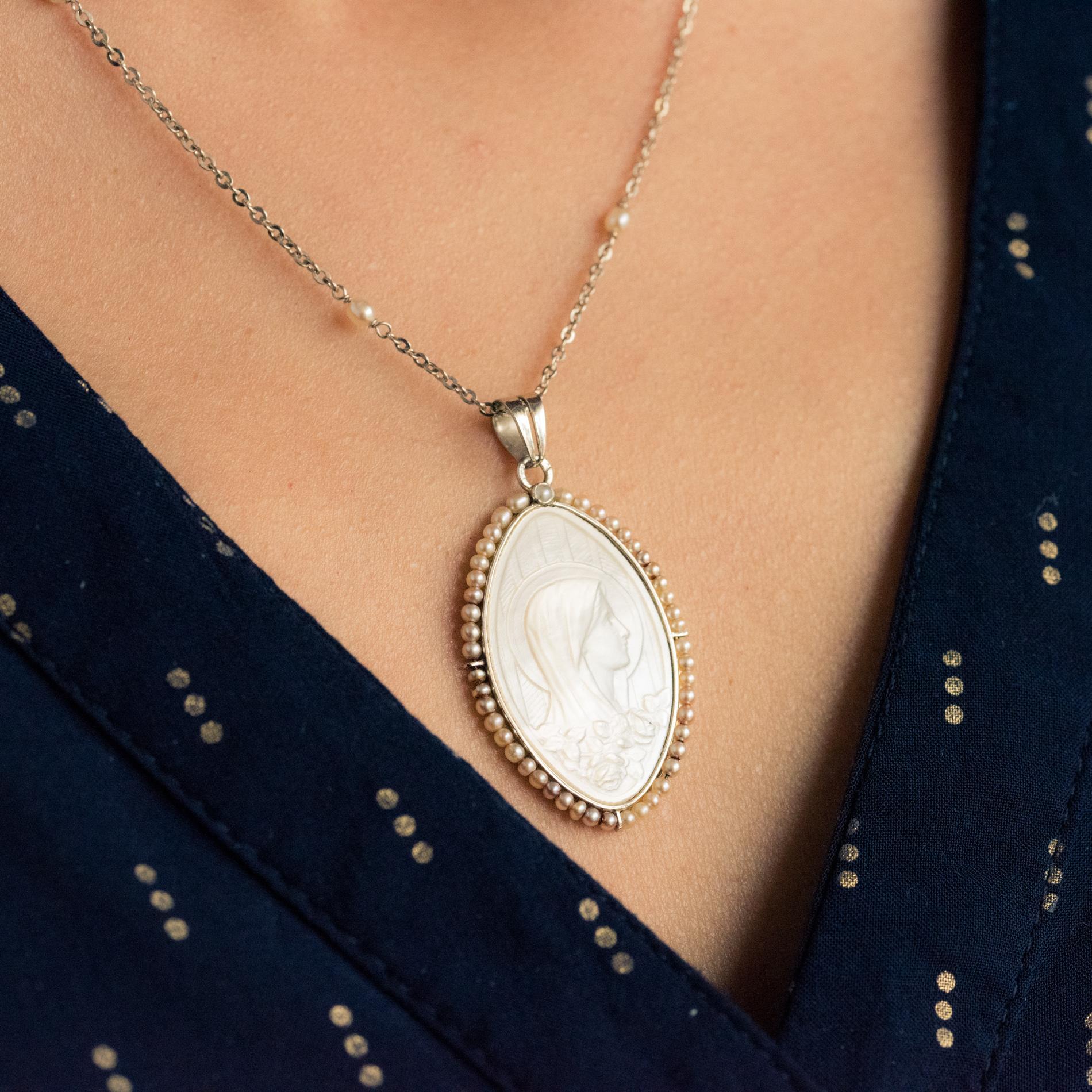 Women's French 1930s Art Deco Mother of Pearl Natural Pearl 18 Karat White Gold Medal For Sale