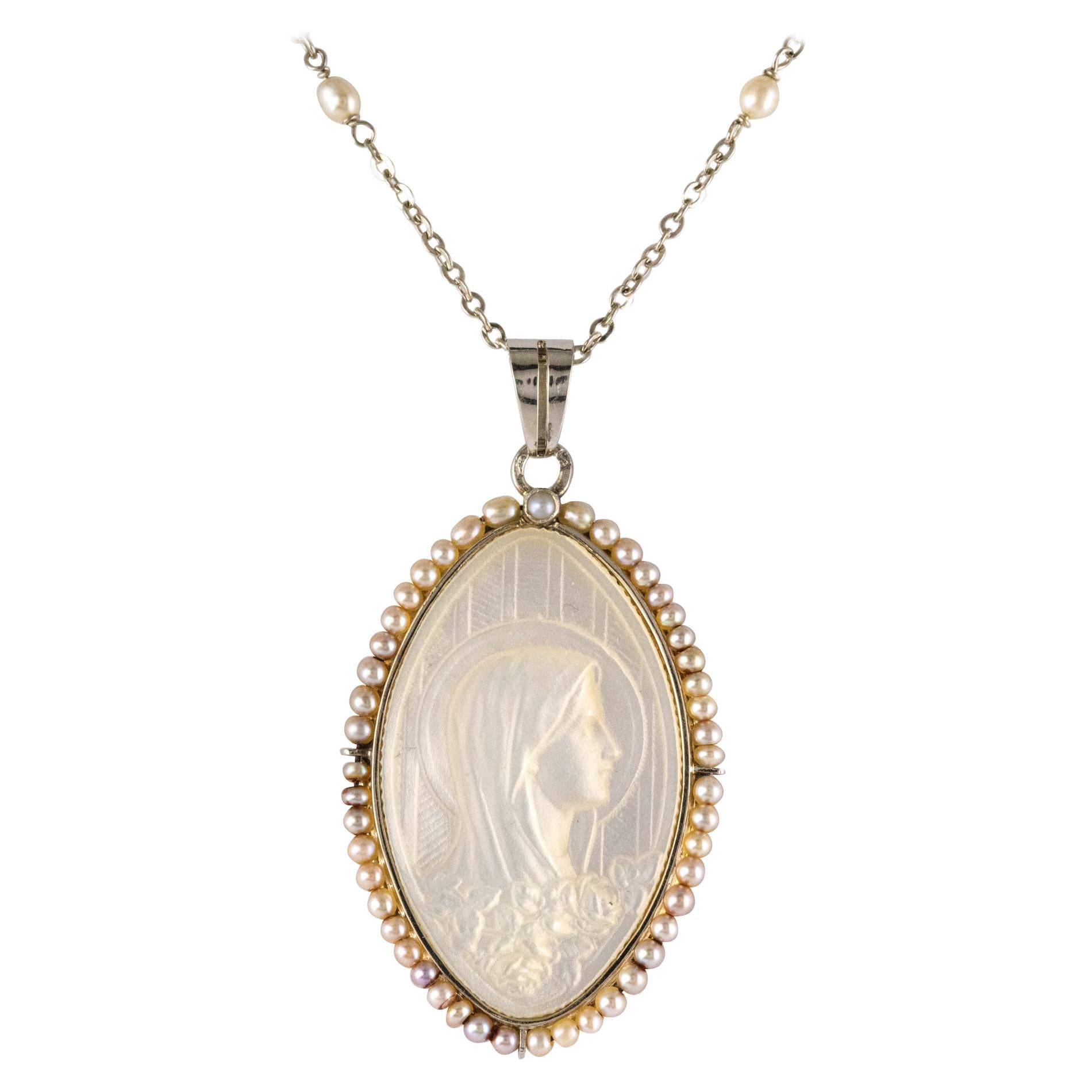 French 1930s Art Deco Mother of Pearl Natural Pearl 18 Karat White Gold Medal