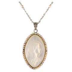 French 1930s Art Deco Mother of Pearl Natural Pearl 18 Karat White Gold Medal
