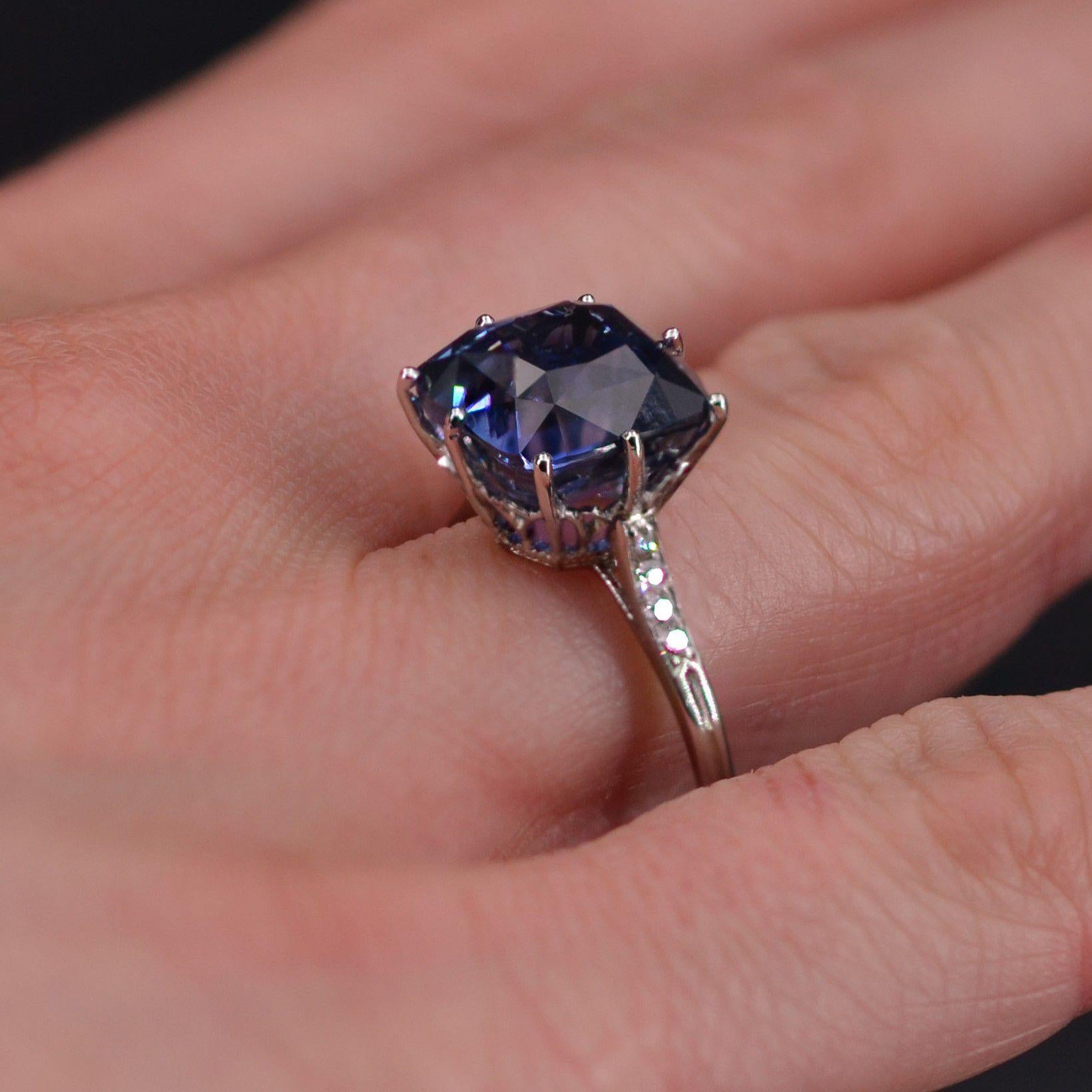 French 1930s Art Deco Natural Cornflower Certified Sapphire Diamonds Ring For Sale 7