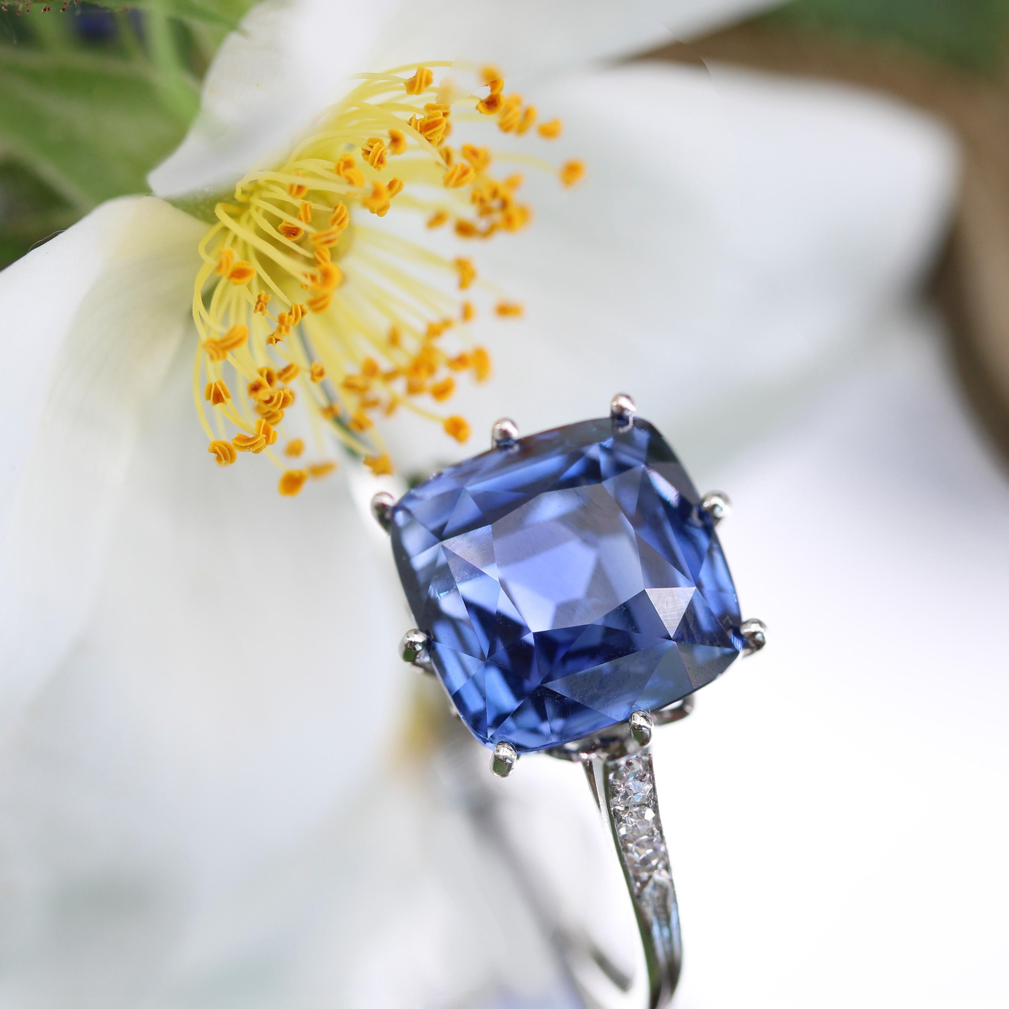French 1930s Art Deco Natural Cornflower Certified Sapphire Diamonds Ring For Sale 9