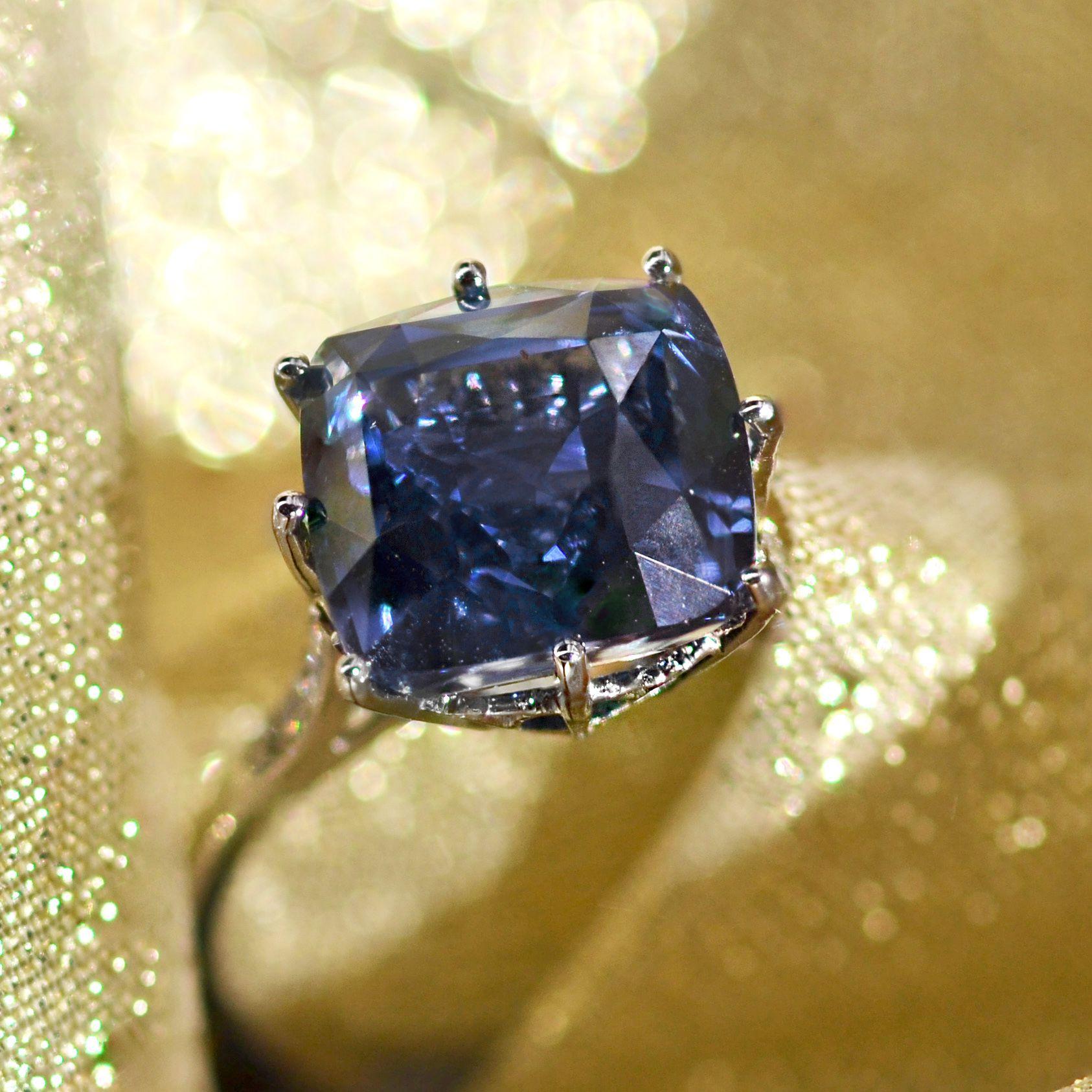 French 1930s Art Deco Natural Cornflower Certified Sapphire Diamonds Ring For Sale 12
