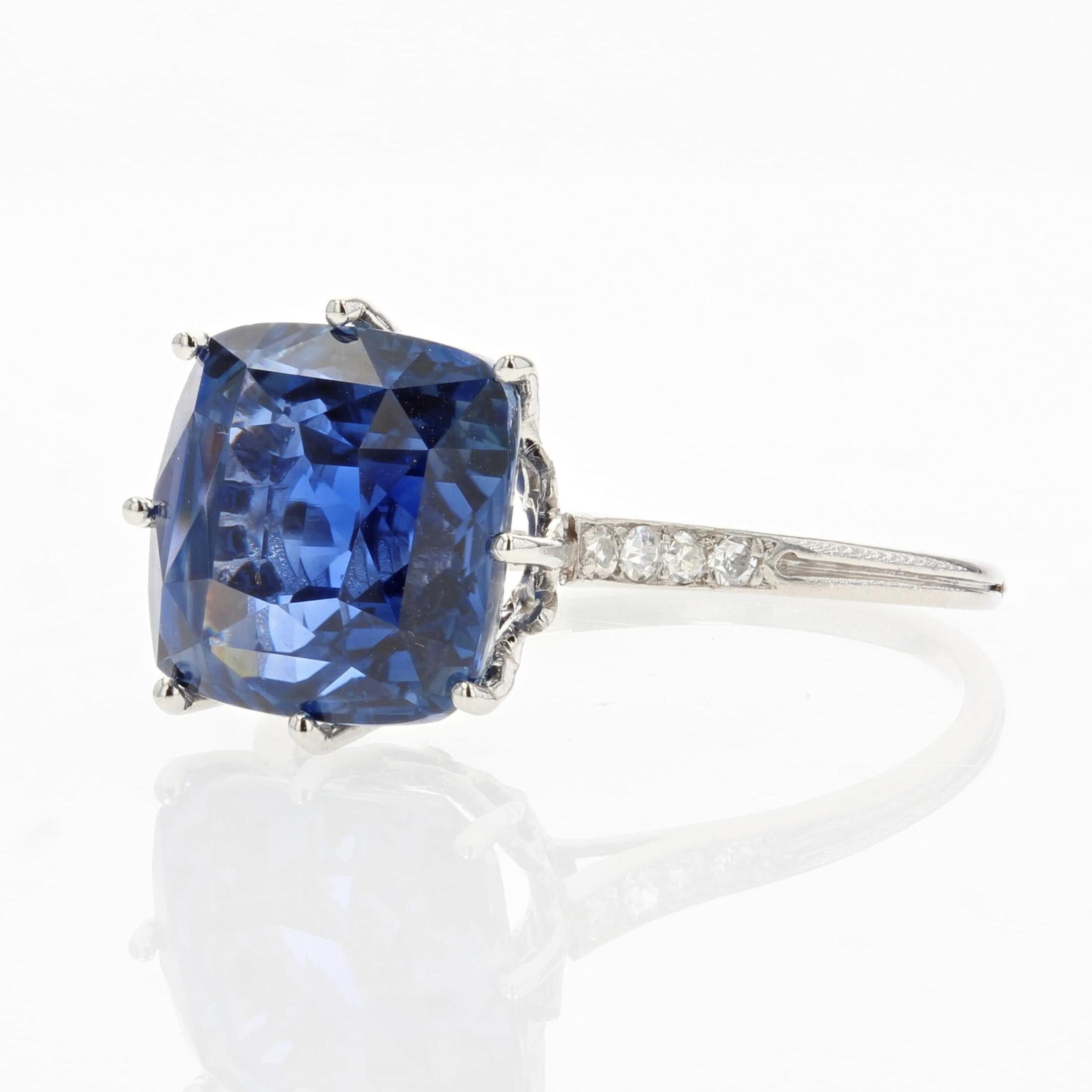 Cushion Cut French 1930s Art Deco Natural Cornflower Certified Sapphire Diamonds Ring For Sale
