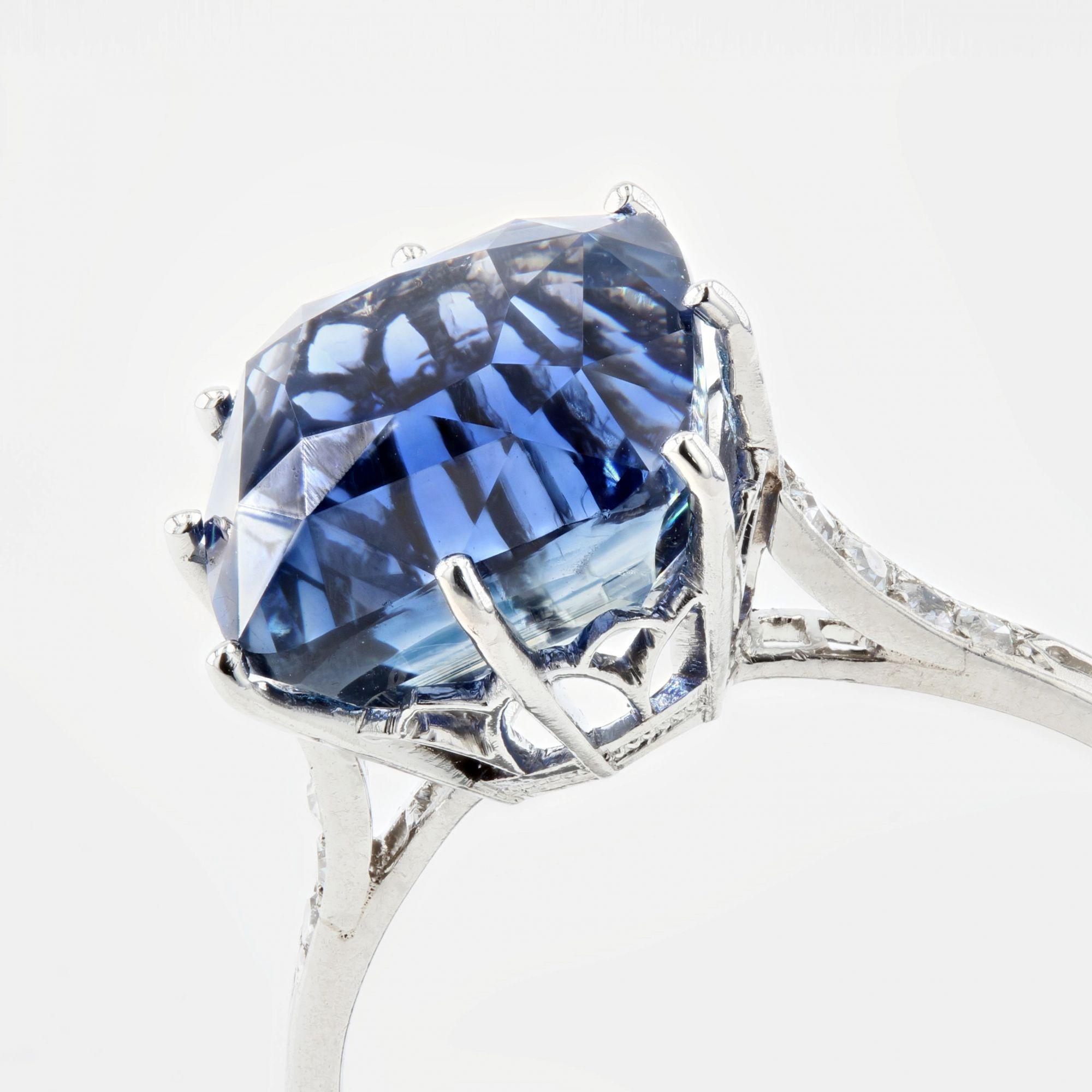 French 1930s Art Deco Natural Cornflower Certified Sapphire Diamonds Ring For Sale 2
