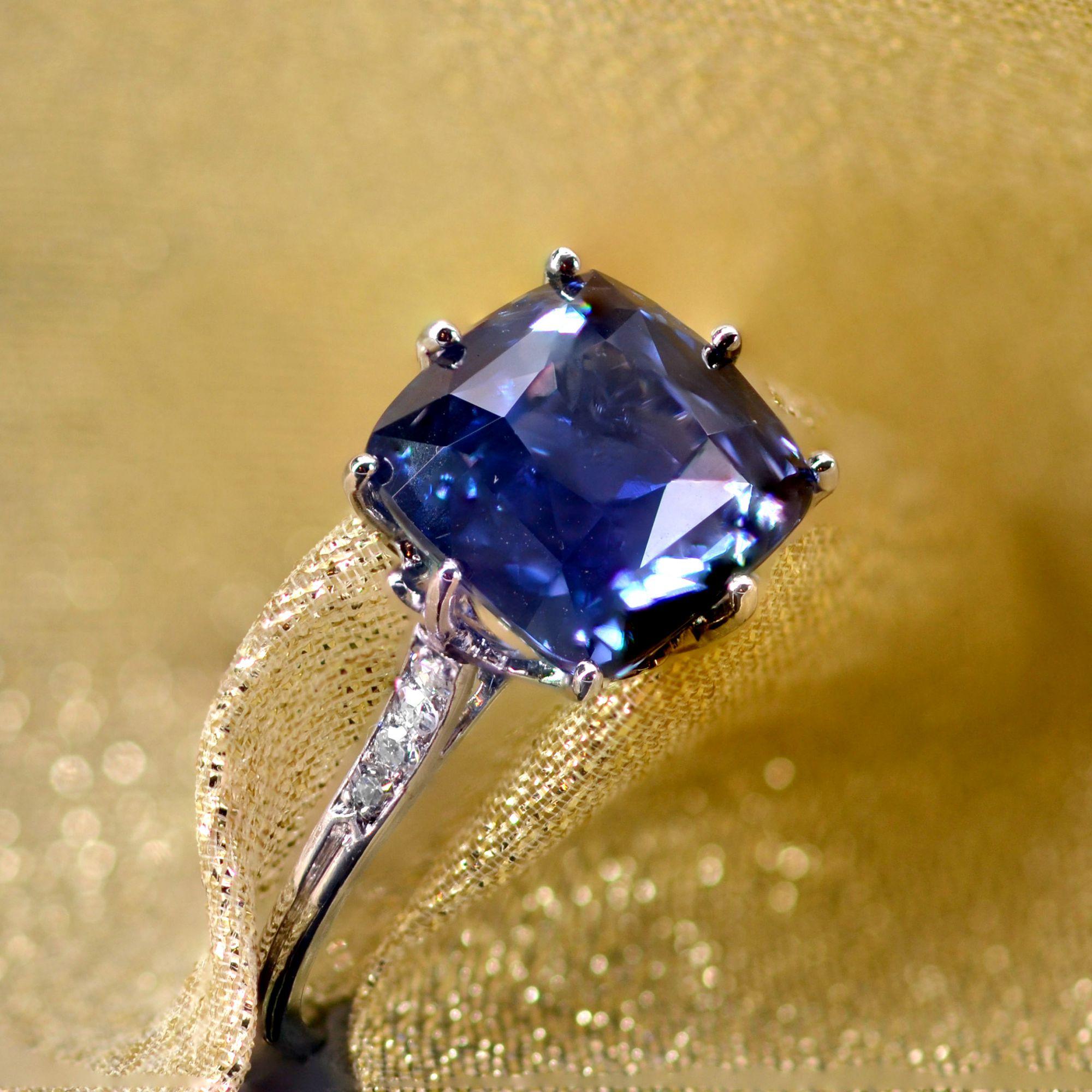 French 1930s Art Deco Natural Cornflower Certified Sapphire Diamonds Ring For Sale 5