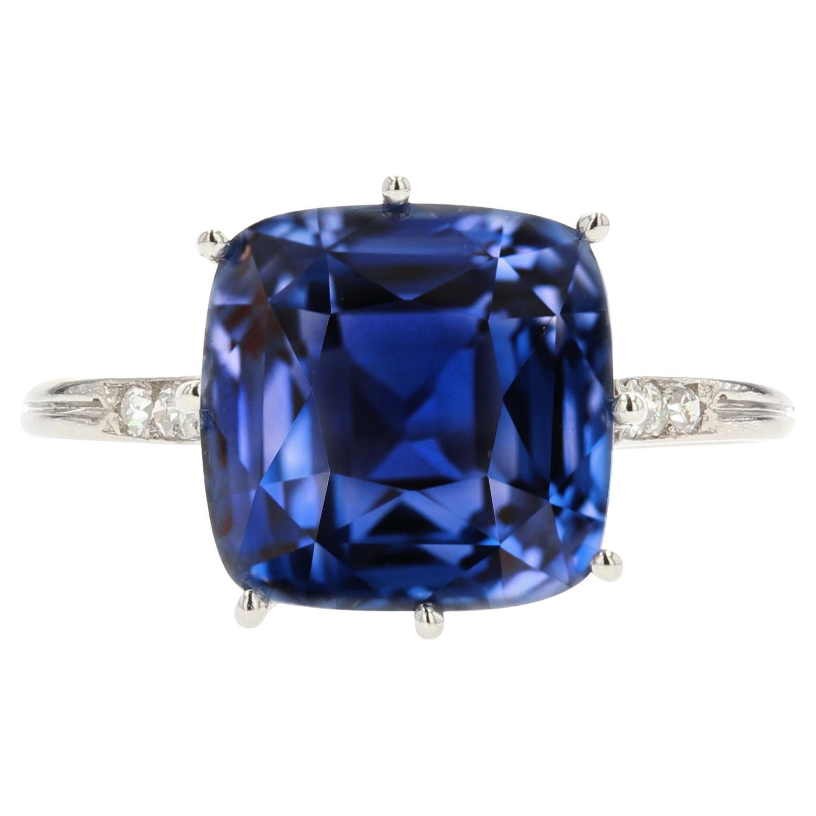French 1930s Art Deco Natural Cornflower Certified Sapphire Diamonds Ring For Sale
