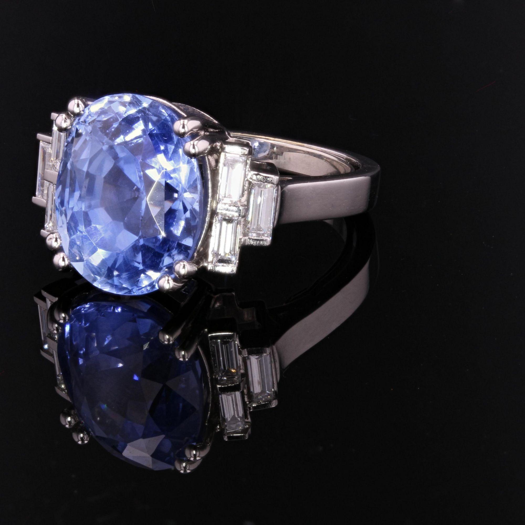 French 1930s Art Deco Natural Sapphire Baguette Diamond Platinum Ring In Excellent Condition In Poitiers, FR