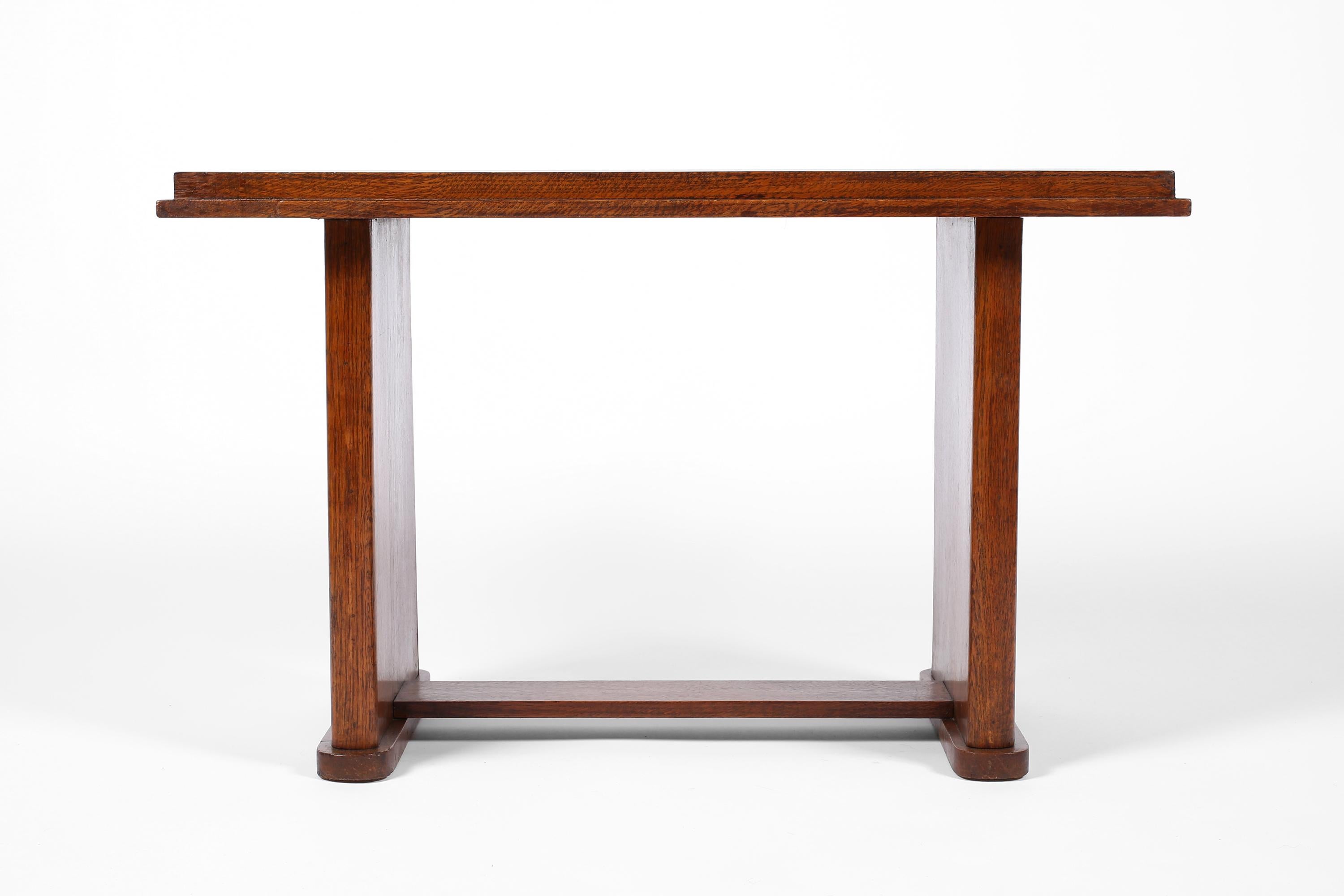 Französischer Art Deco Beistelltisch aus Eiche der 1930er Jahre (20. Jahrhundert) im Angebot