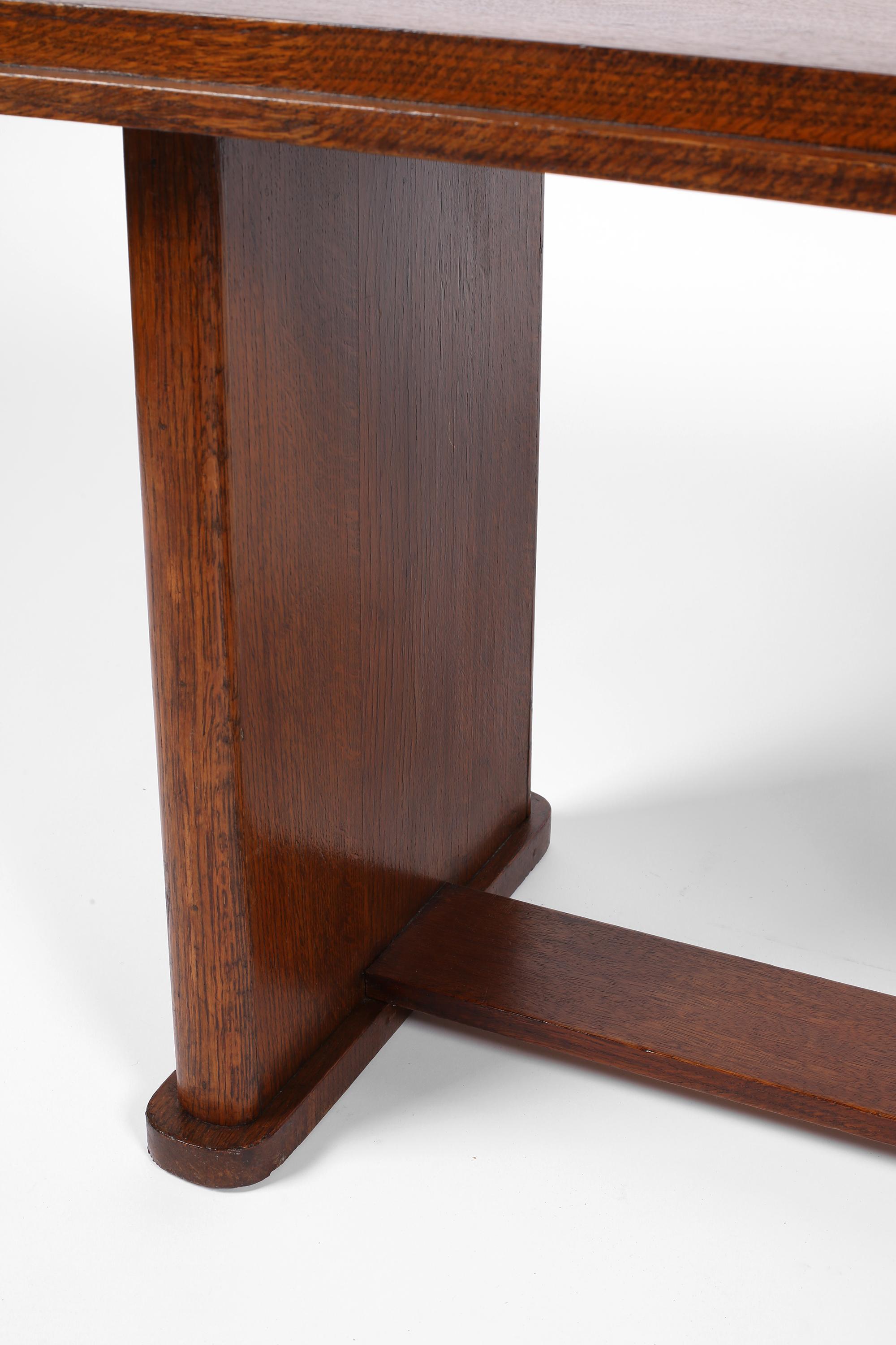 Französischer Art Deco Beistelltisch aus Eiche der 1930er Jahre (Eichenholz) im Angebot