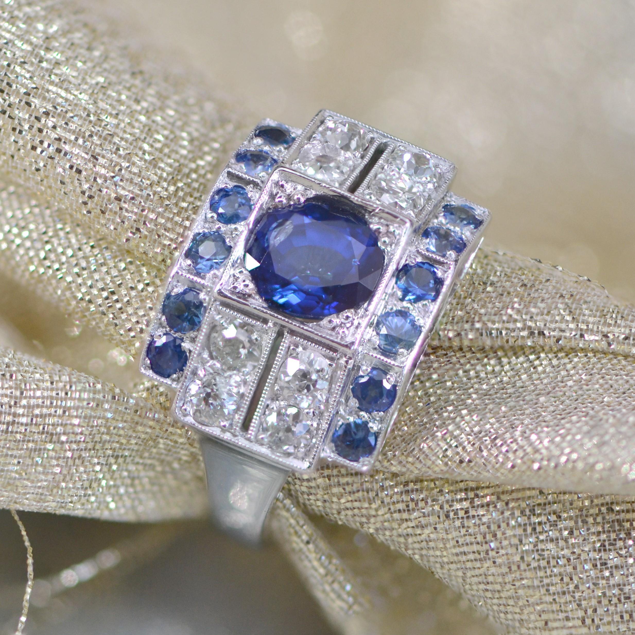 French 1930s Art Deco Sapphire Diamonds 18 Karat White Gold Ring In Excellent Condition In Poitiers, FR