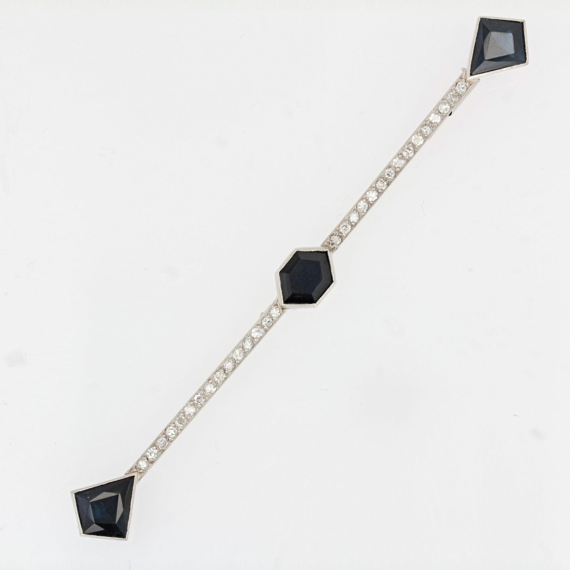 Hexagon Cut French 1930s Art Deco Sapphire Diamonds Platinum Brooch For Sale