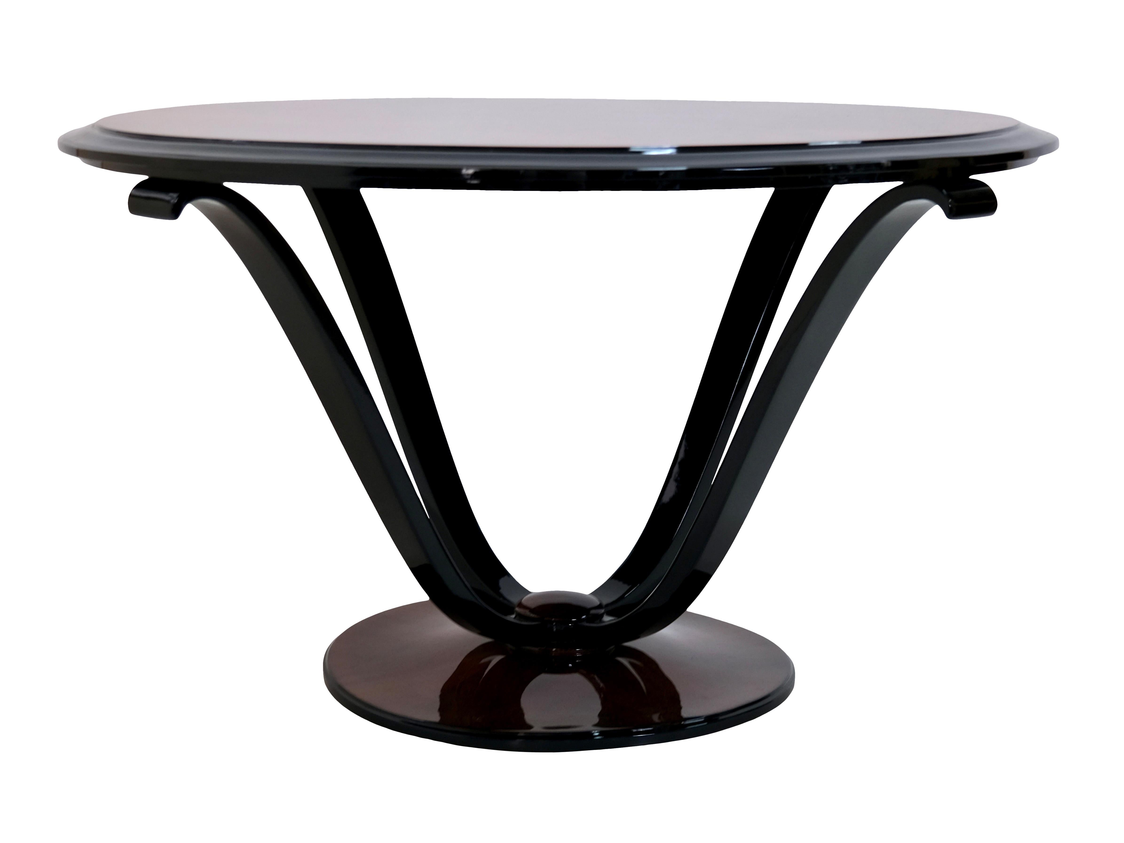Side table with curved legs in typical shape  
Table top and base in nut wood, high gloss lacquer 
Legs and surrounding of the table top in black piano lacquer, high gloss 

Original Art Deco, France 1930s 

The table was restored very