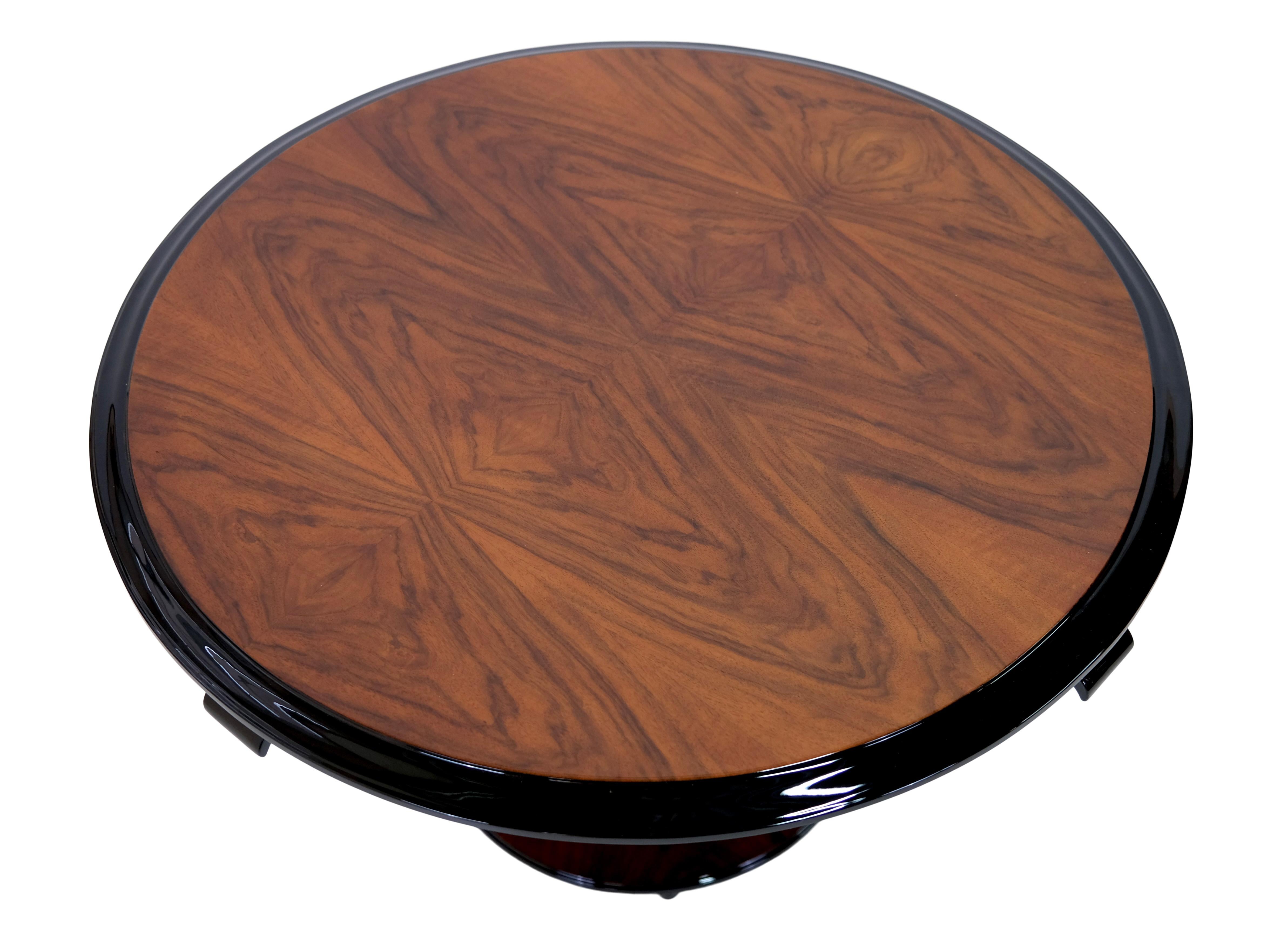 Wood French 1930s Art Deco Side Table with Nutwood Veneer and Black Lacquer