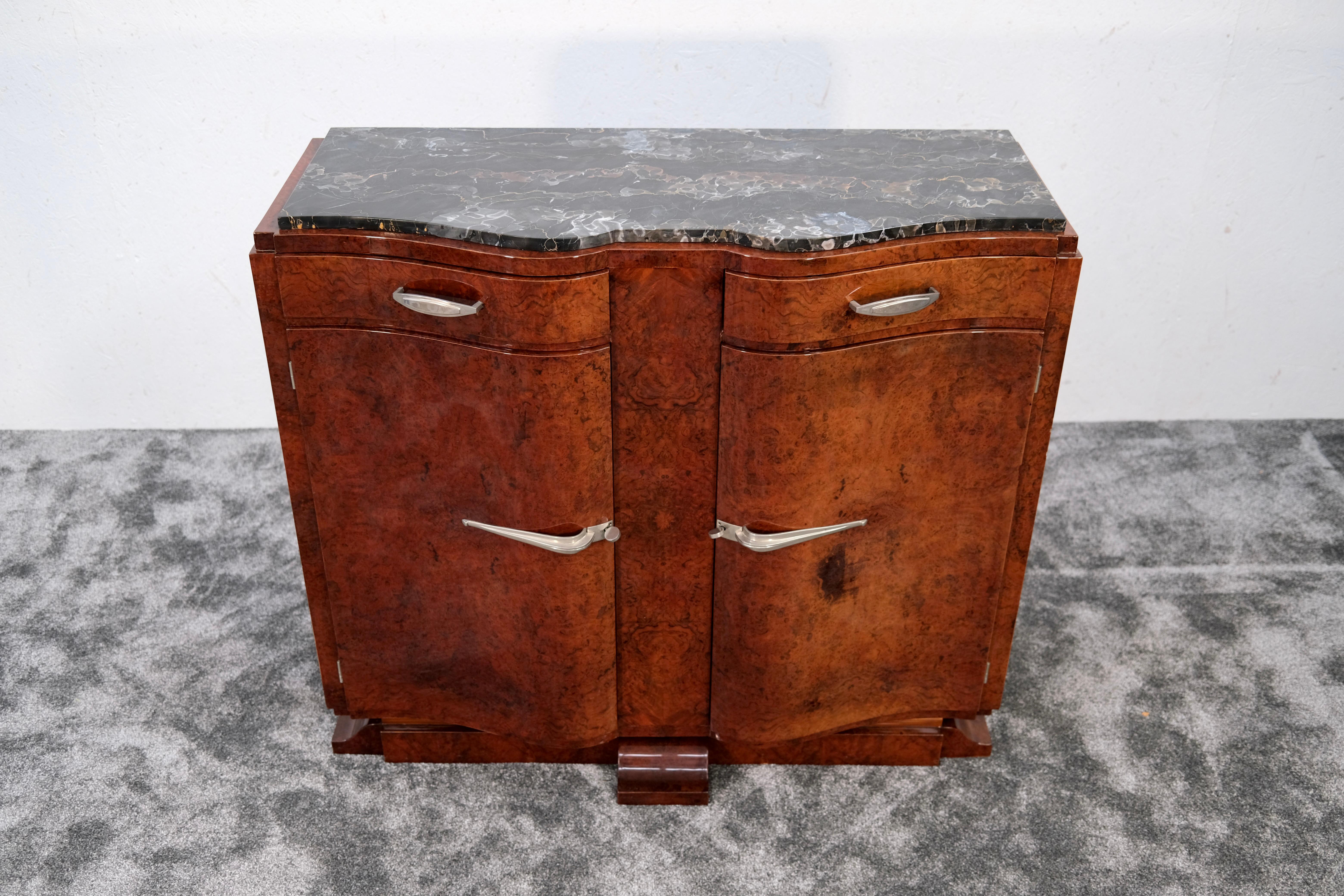 Francese Credenza Art Deco francese degli anni '30 in legno di radica d'Amboyna con piano in marmo