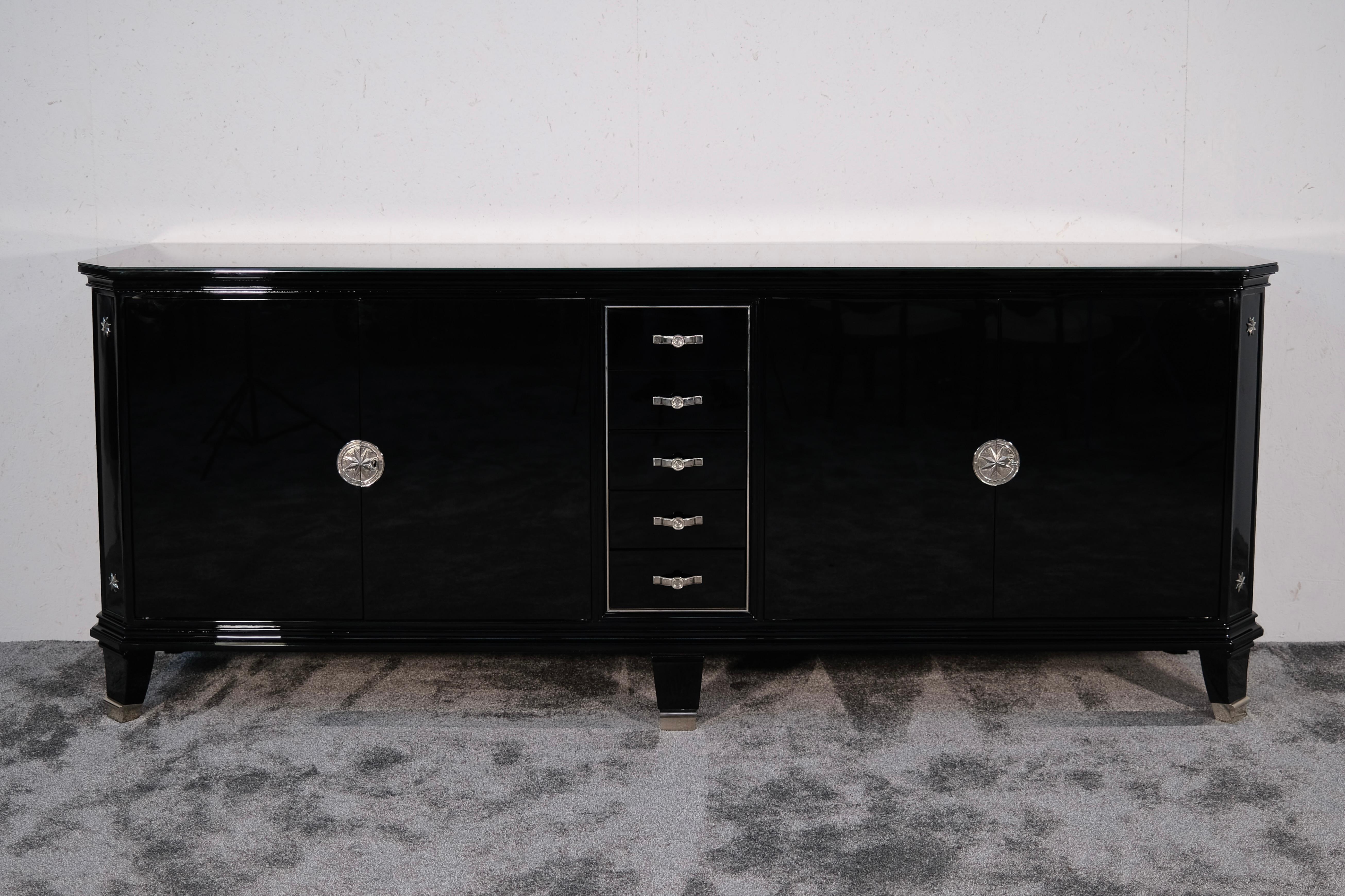 Art Déco Credenza Art Deco francese degli anni '30 in lacca nera con cassetti e stelle nichelate in vendita