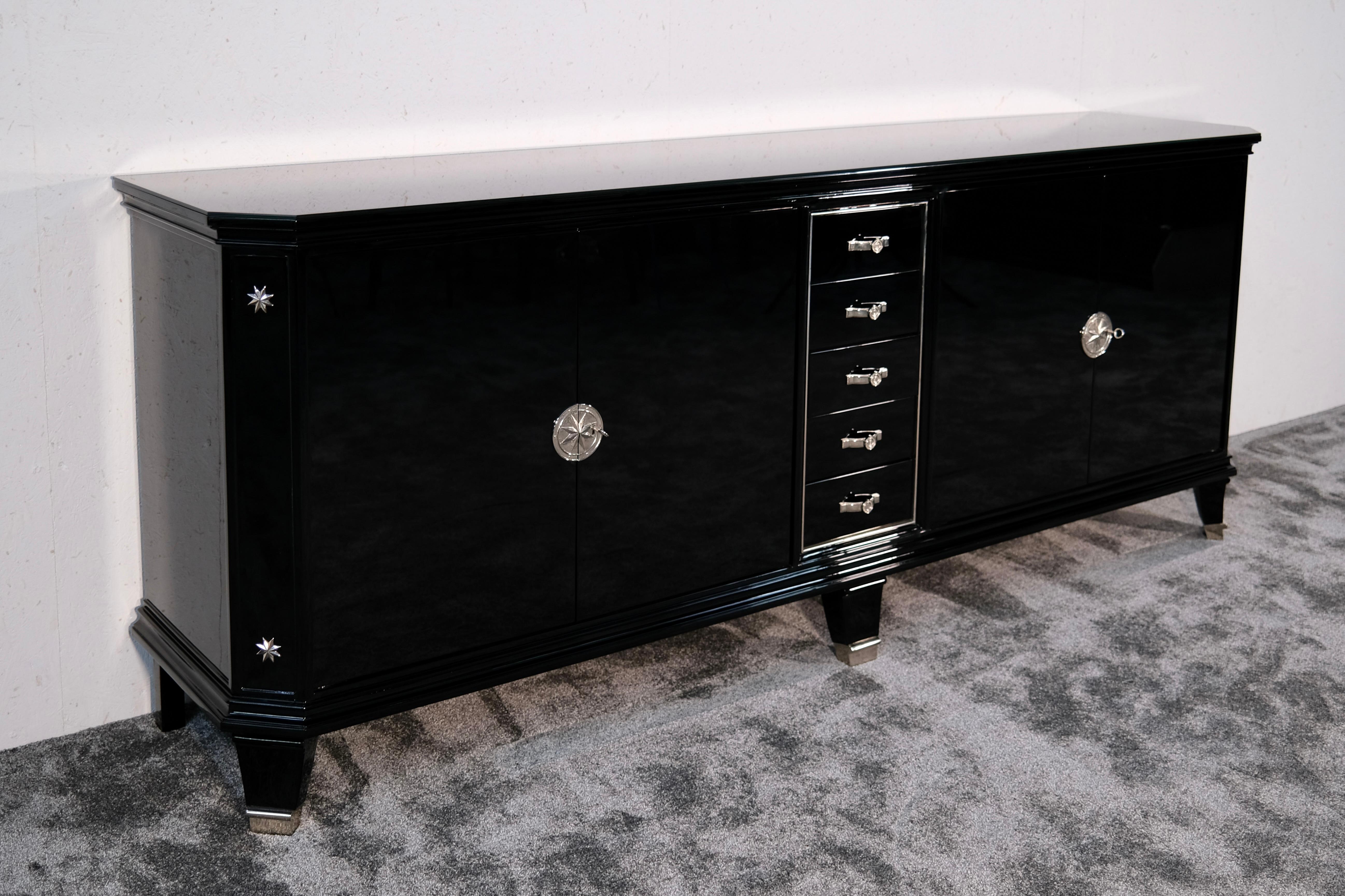 Annerito Credenza Art Deco francese degli anni '30 in lacca nera con cassetti e stelle nichelate in vendita