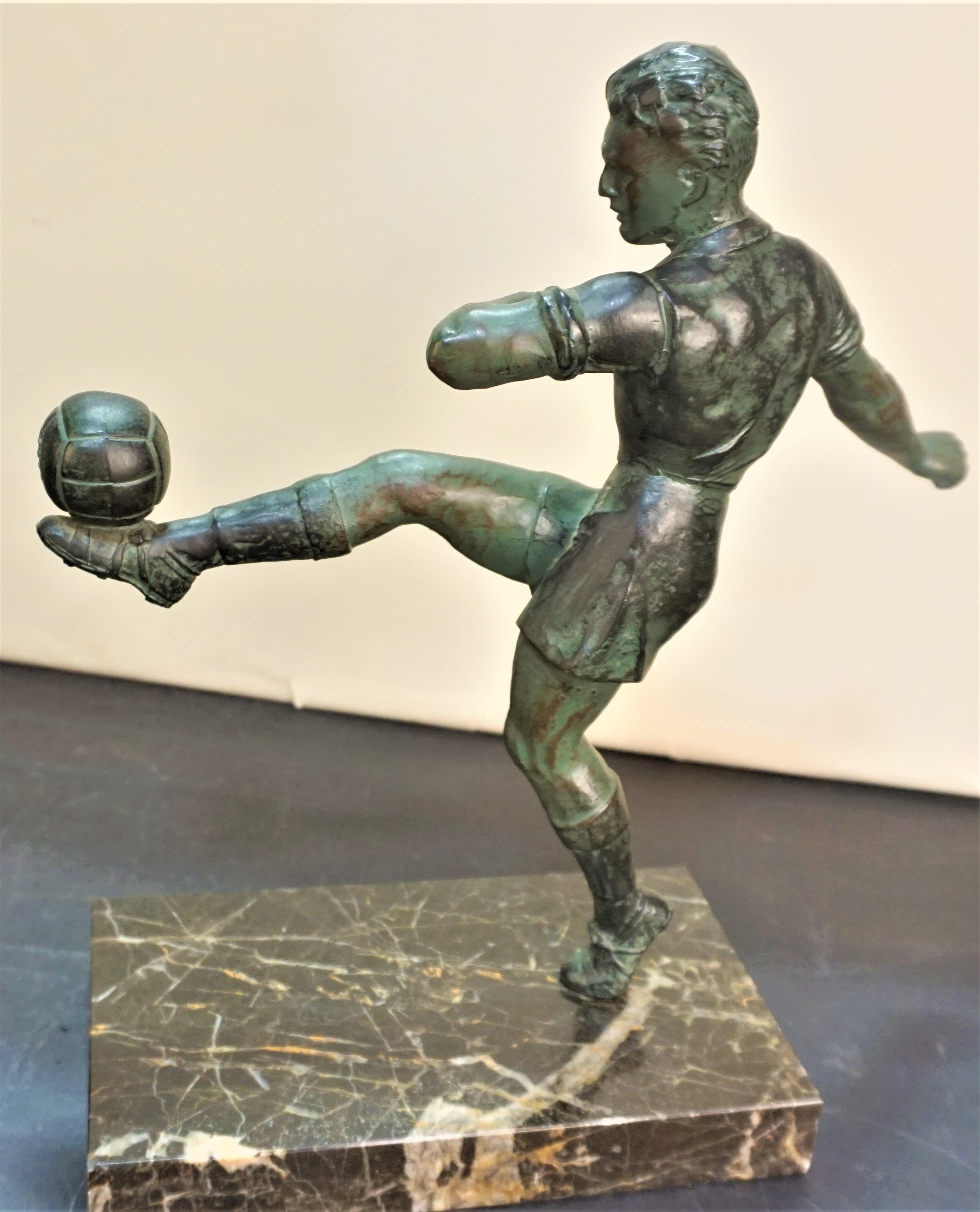 Französische 1930er Art Deco Fußball oder Fußballspieler Skulptur (Mitte des 20. Jahrhunderts)