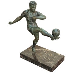 Französische 1930er Art Deco Fußball oder Fußballspieler Skulptur
