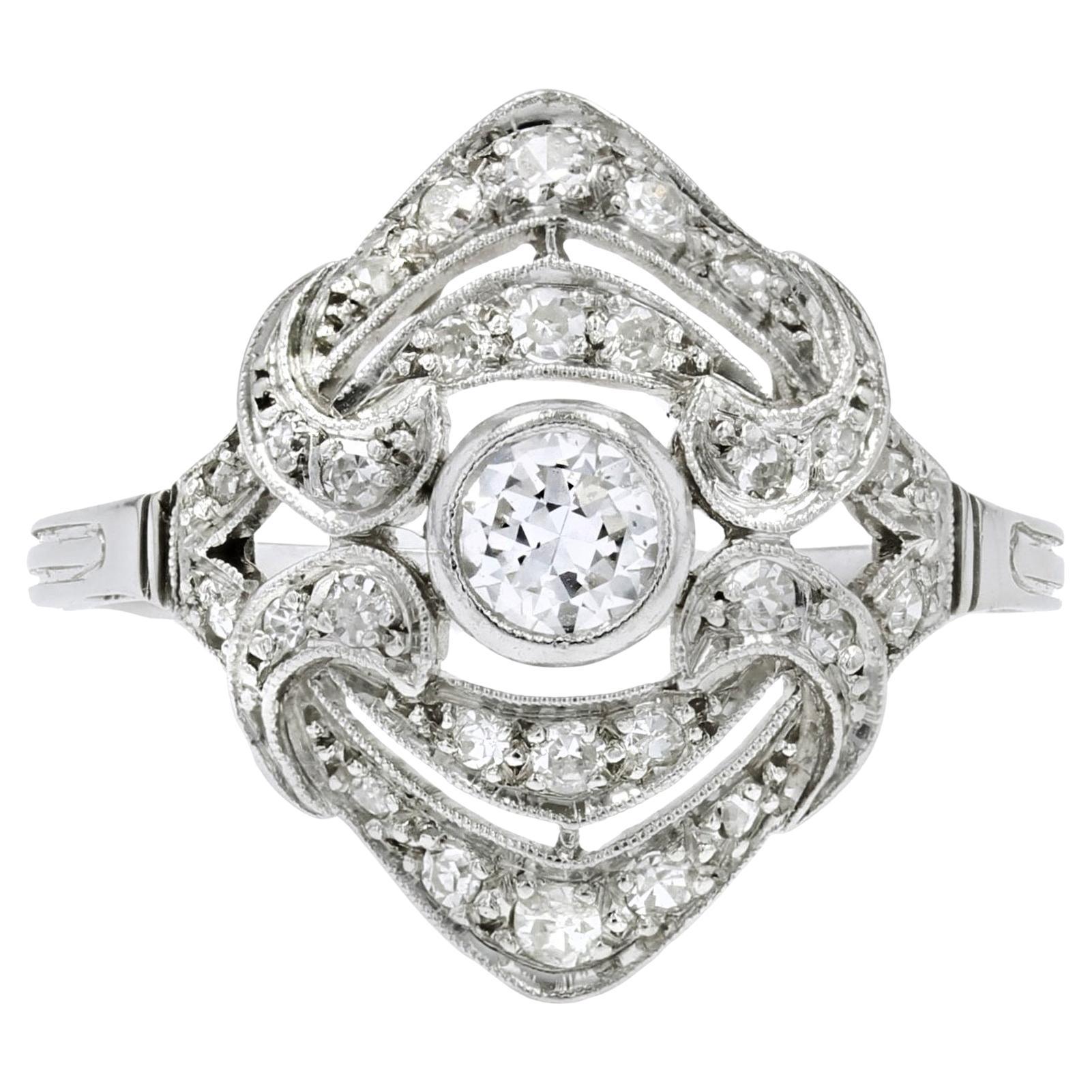 Französischer Ring aus 18 Karat Weißgold mit Diamanten im Art-déco-Stil der 1930er Jahre