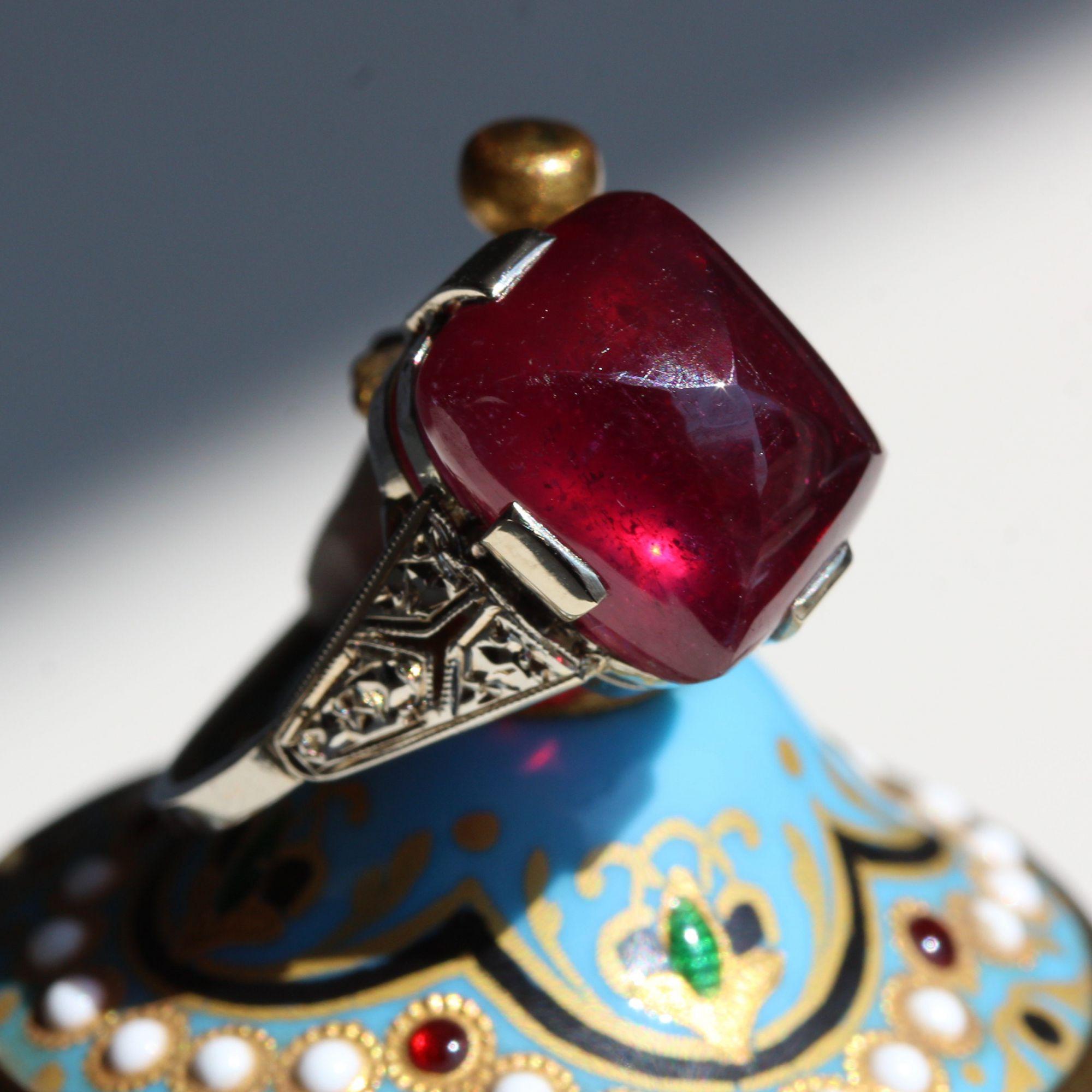French 1930s Art Deco Sugar Loaf Ruby Diamond 18 Karat White Gold Ring 8