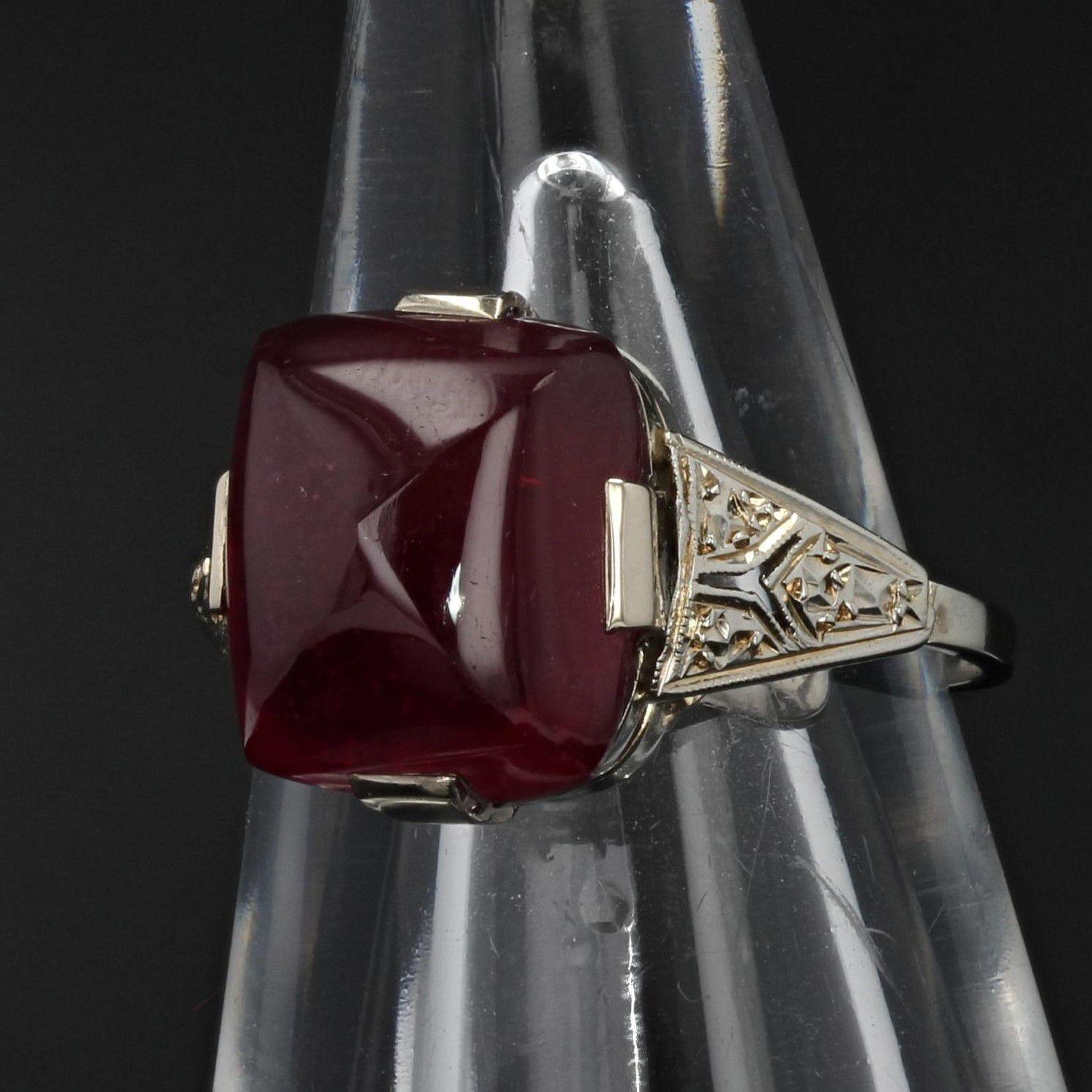 French 1930s Art Deco Sugar Loaf Ruby Diamond 18 Karat White Gold Ring 10