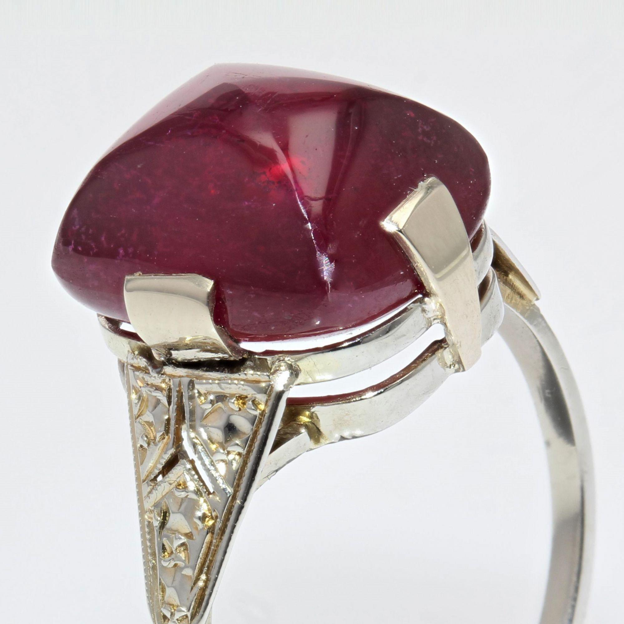 French 1930s Art Deco Sugar Loaf Ruby Diamond 18 Karat White Gold Ring In Good Condition In Poitiers, FR