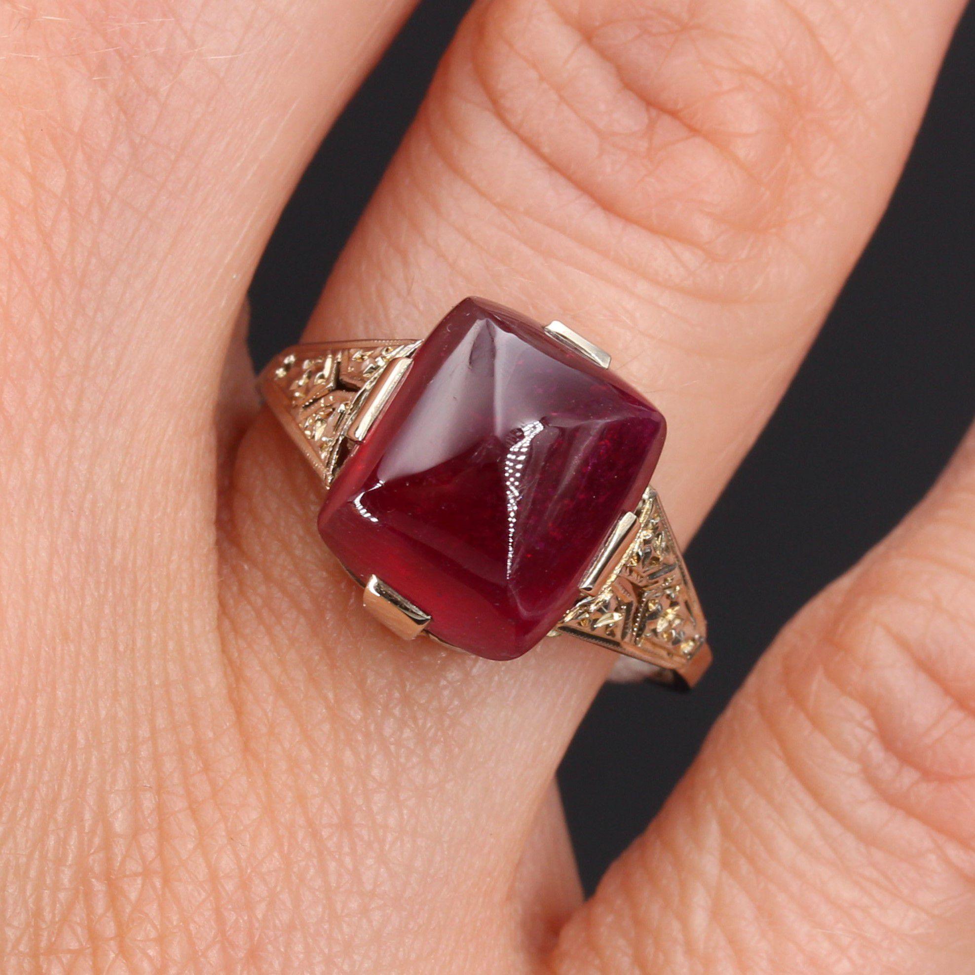 French 1930s Art Deco Sugar Loaf Ruby Diamond 18 Karat White Gold Ring 1