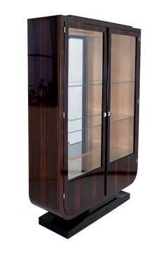 Vitrina Art Deco francese degli anni '30 in Macassar con base in lacca nera